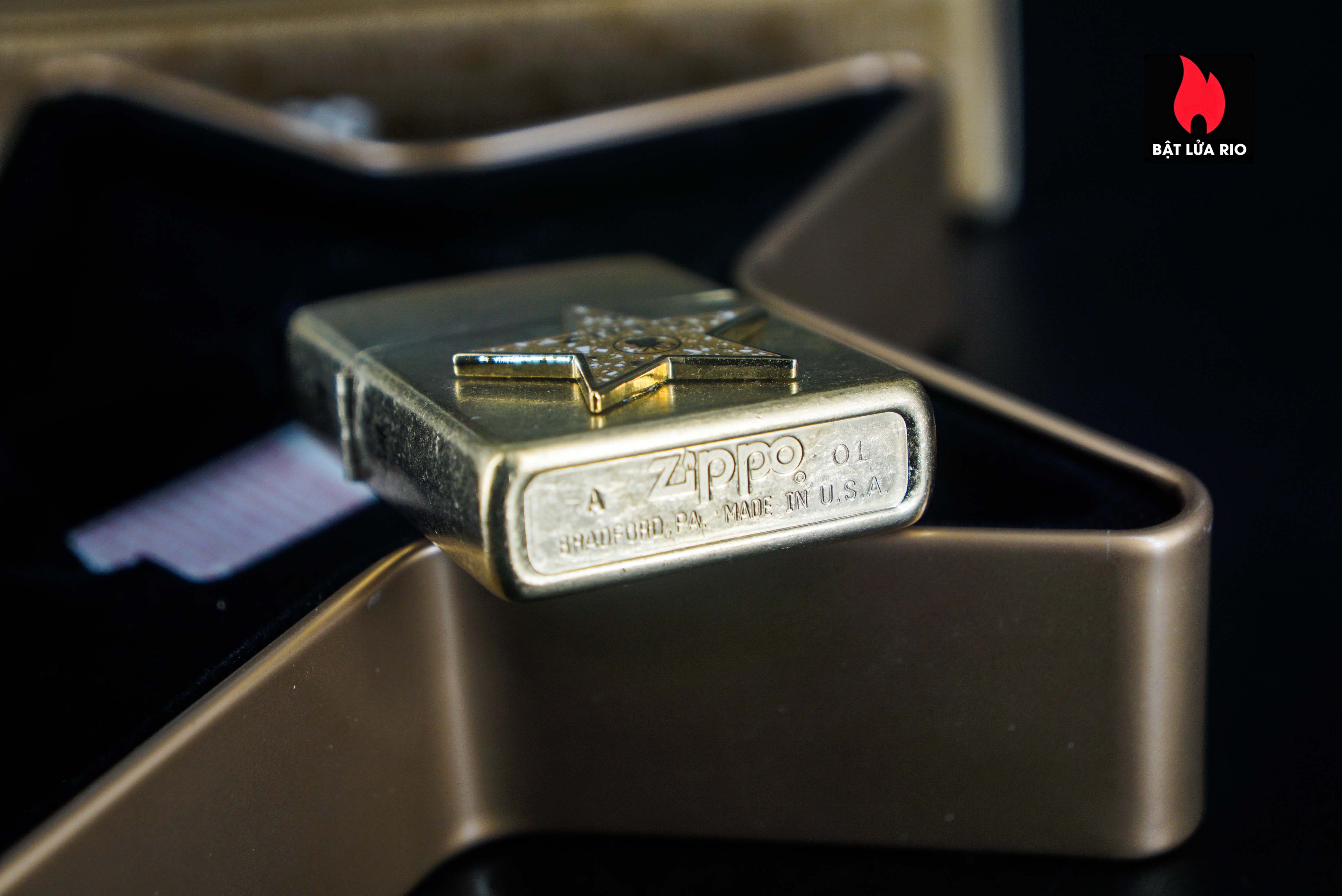 Zippo Coty 2001 – Collectible Hollywood’s Leading Light 6