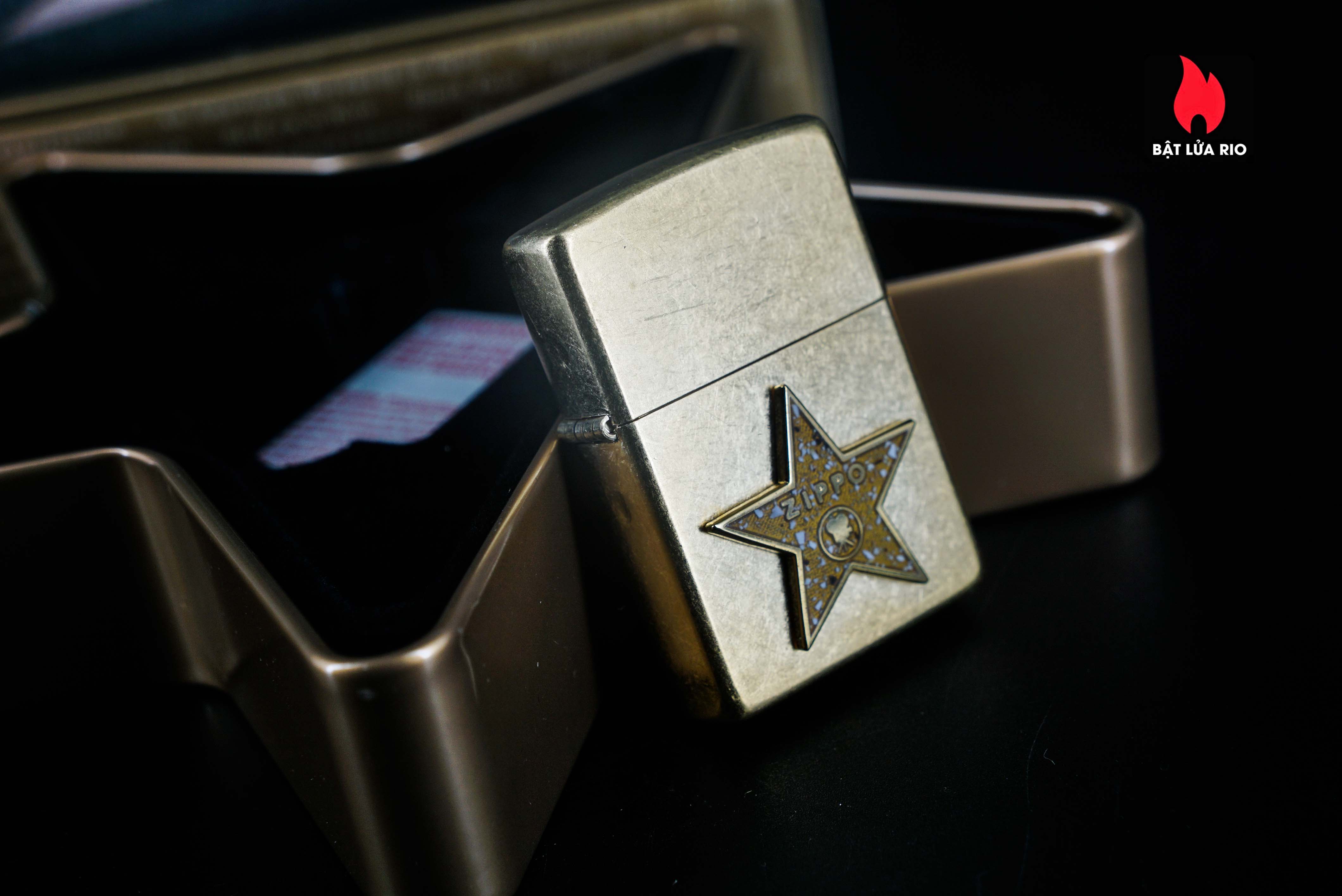 Zippo Coty 2001 – Collectible Hollywood’s Leading Light 7