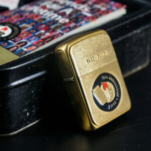 Zippo Coty 2002 – 1932-2002 – 70th Anniversary – Friends For A Lifetime 3