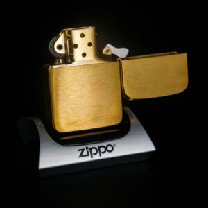 Zippo Coty 2002 – 1932-2002 – 70th Anniversary – Friends For A Lifetime 9