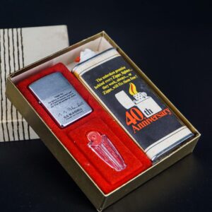 Zippo Gift Set 1972 – Kỷ Niệm 40 Năm Thành Lập Hãng Zippo – 40th Anniversary – Employee 15