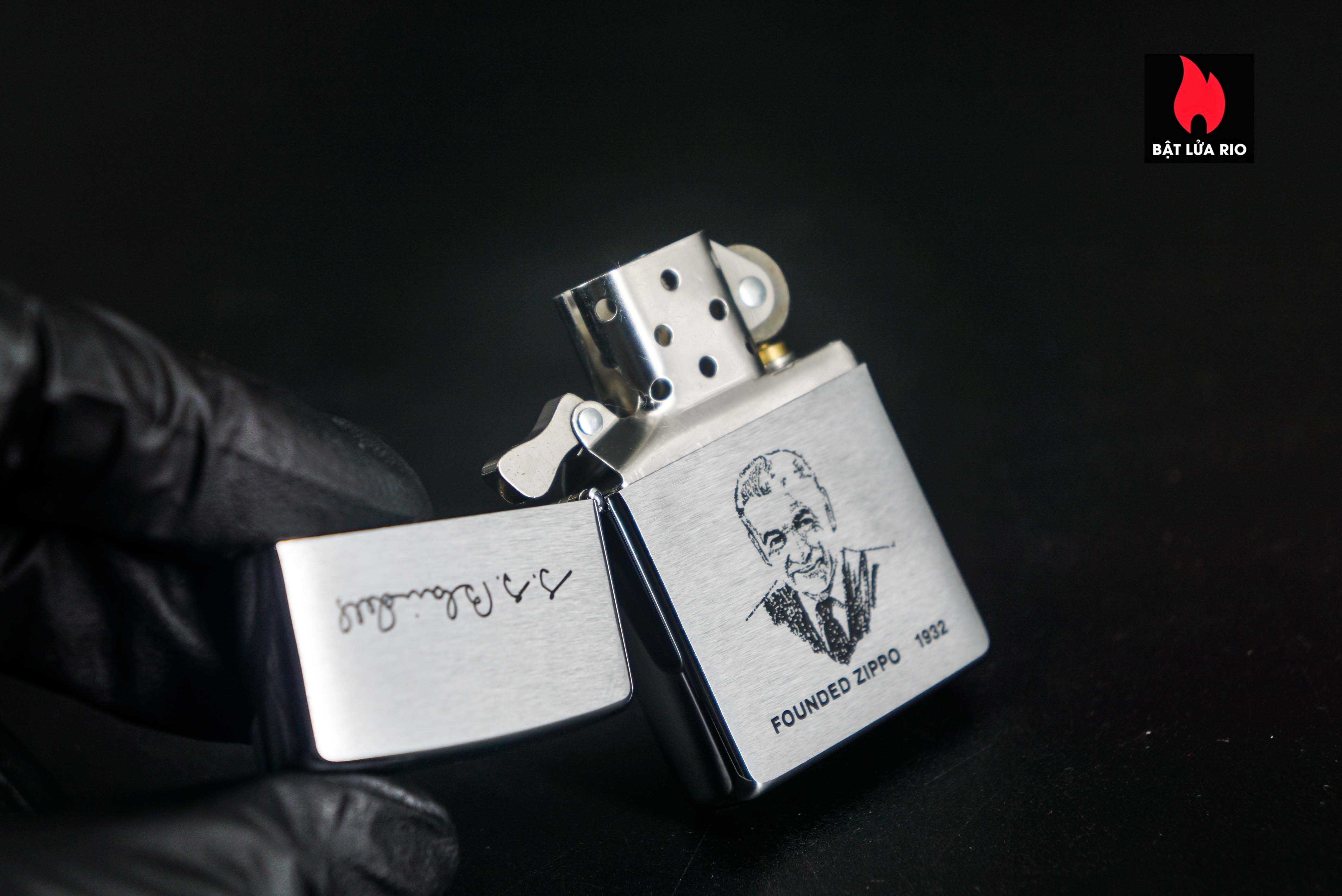 Zippo La Mã 1996 – Founder’s Lighter Brushed Chrome 4