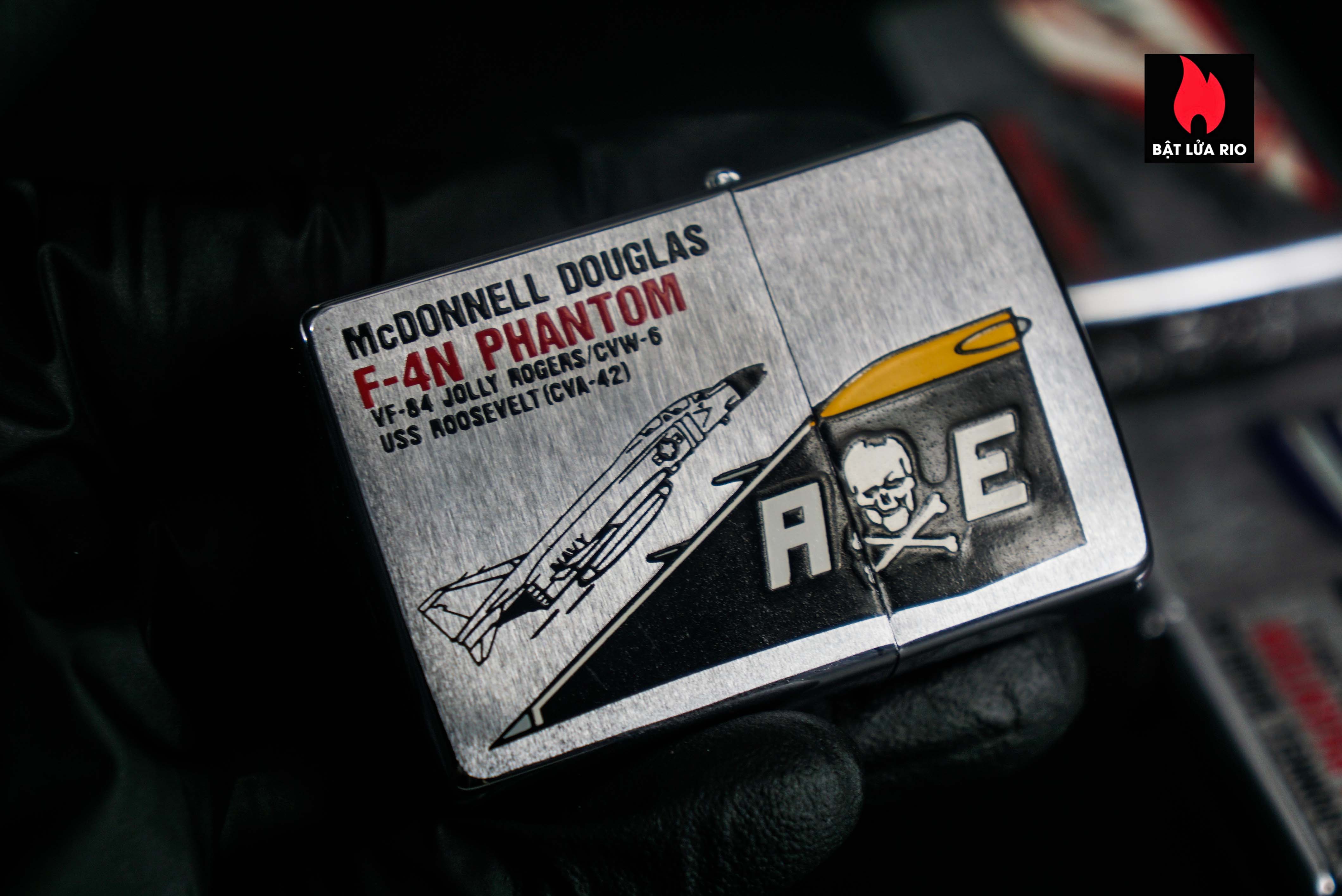 Zippo Set La Mã 1993 – U.S Navy – Mc Donnell Douglas F4 Phantoms 9