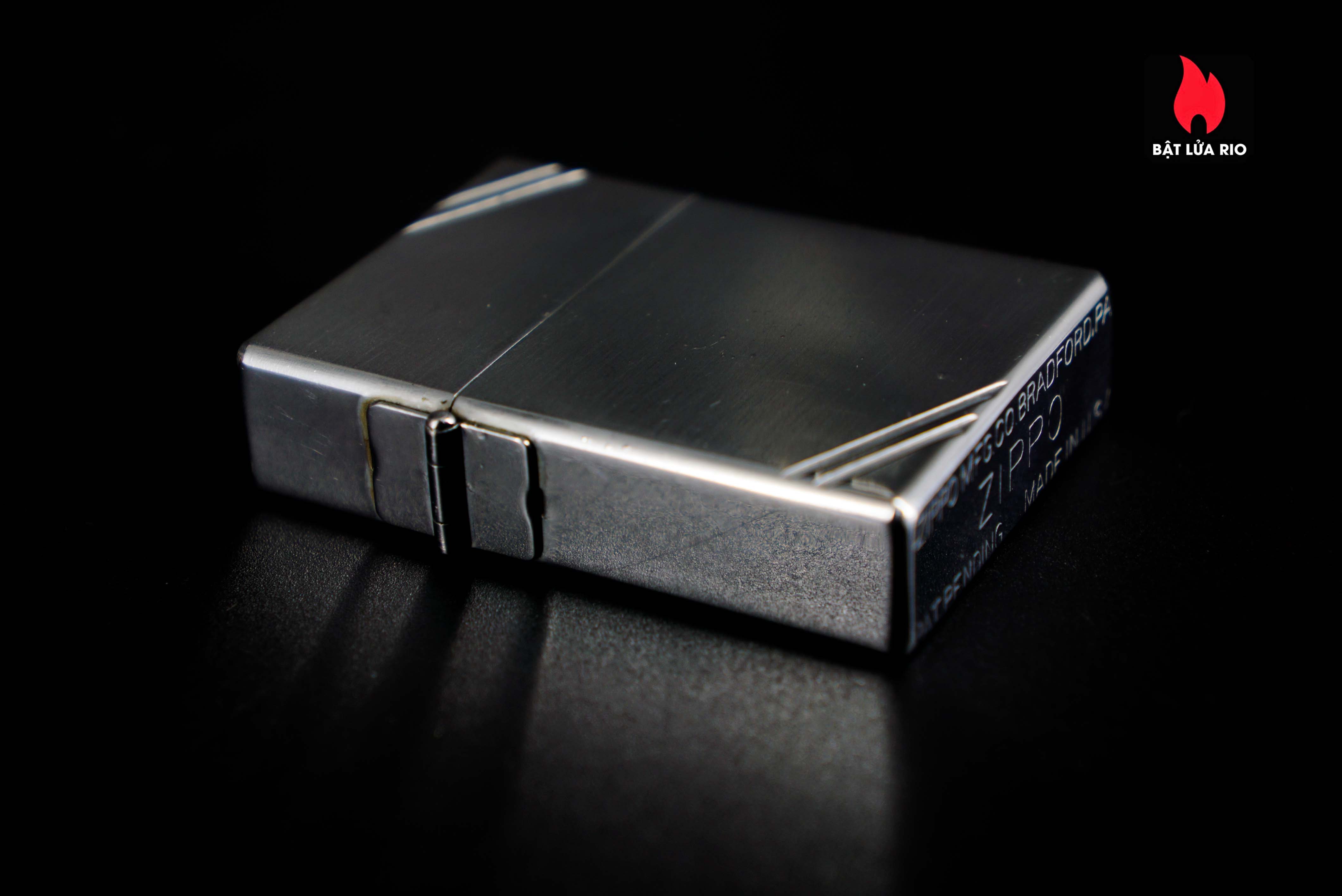 Zippo Xưa 1935 – Plain Trơn – Bản Lề Ngoài 3 Chấu – Ruột Pitton 16 Lỗ 89 Zippo Xưa 1935 – Plain Trơn – Bản Lề Ngoài 3 Chấu – Ruột Pitton 16 Lỗ 1