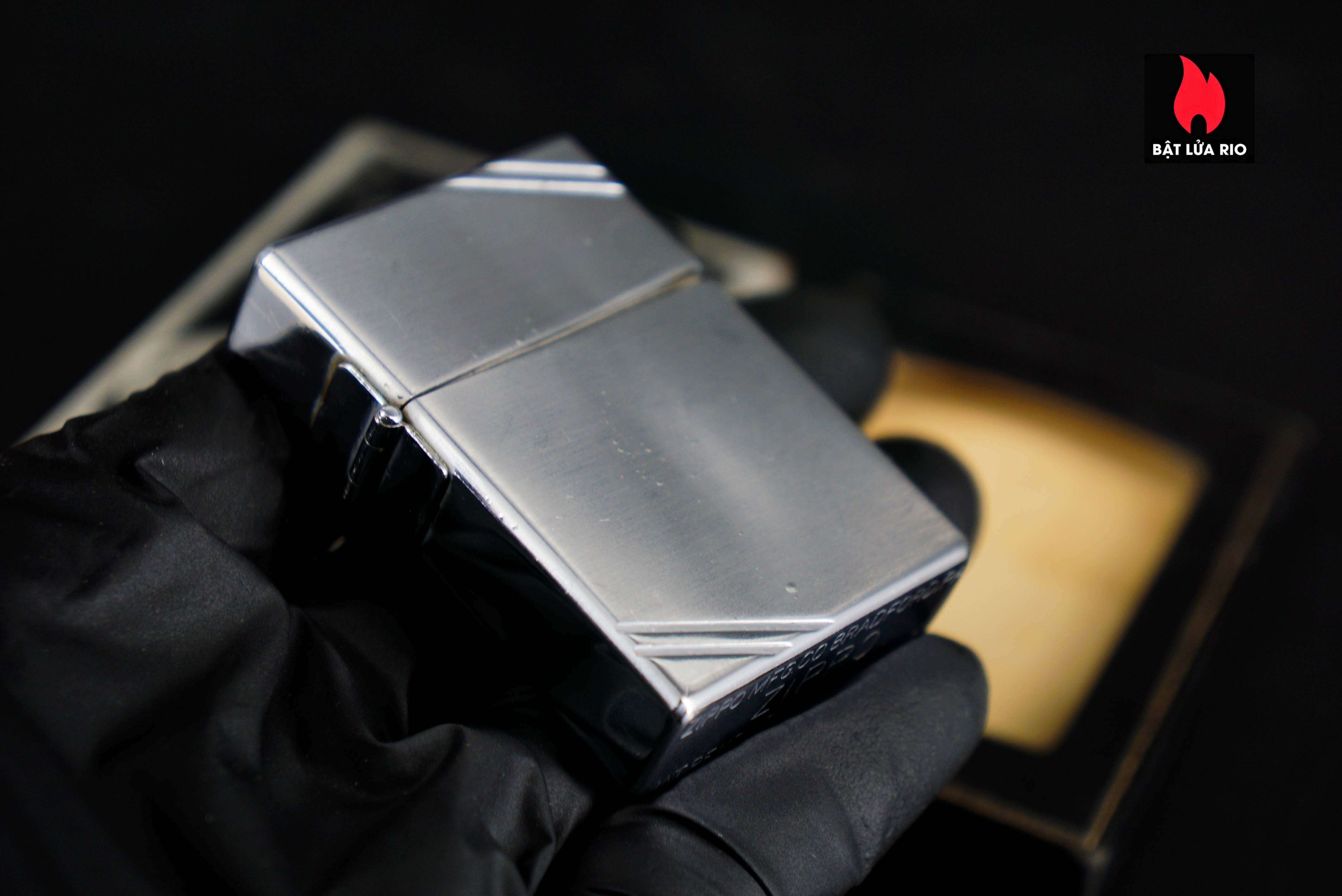 Zippo Xưa 1935 – Plain Trơn – Bản Lề Ngoài 3 Chấu – Ruột Pitton 16 Lỗ 79 Zippo Xưa 1935 – Plain Trơn – Bản Lề Ngoài 3 Chấu – Ruột Pitton 16 Lỗ 19