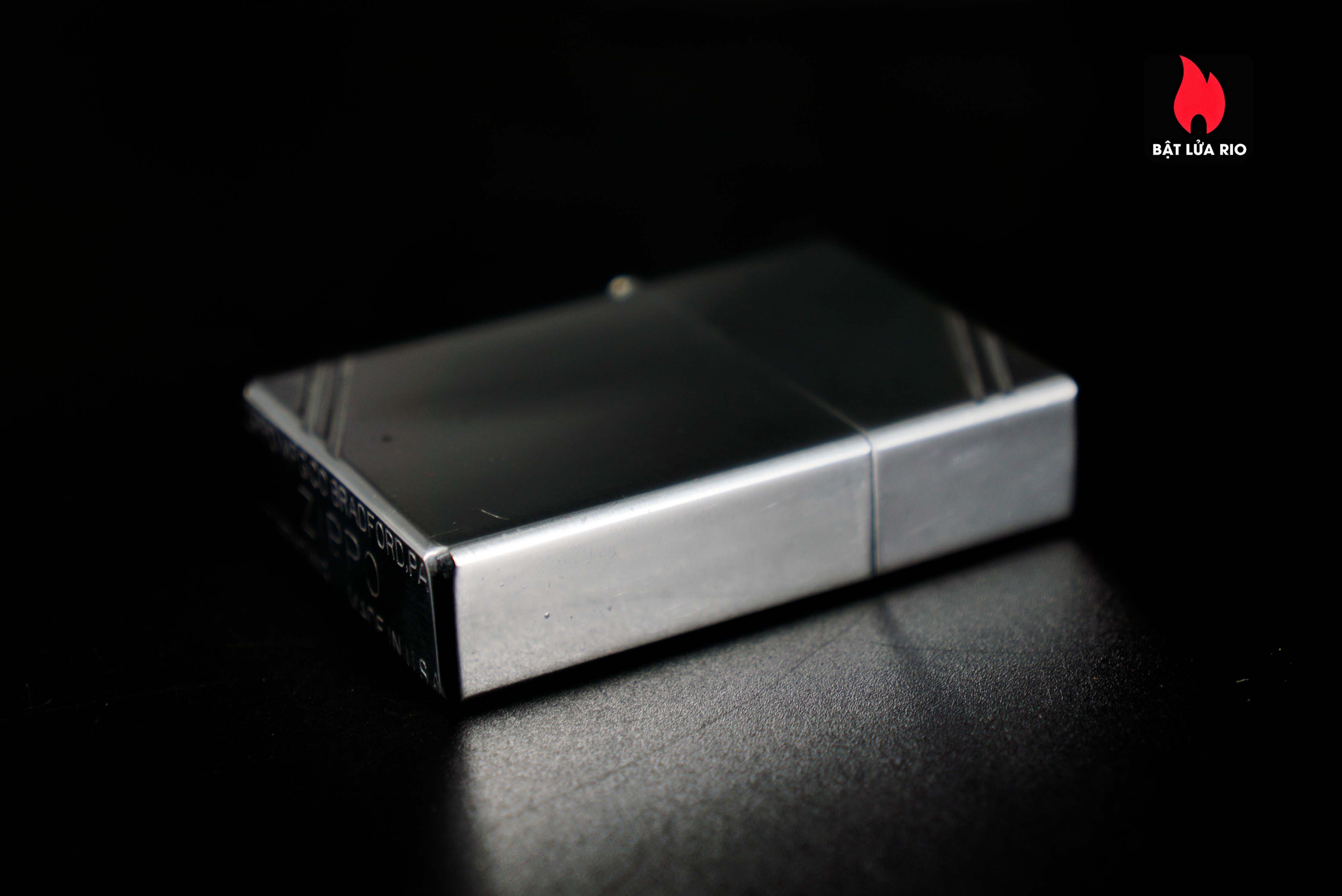 Zippo Xưa 1935 – Plain Trơn – Bản Lề Ngoài 3 Chấu – Ruột Pitton 16 Lỗ 88 Zippo Xưa 1935 – Plain Trơn – Bản Lề Ngoài 3 Chấu – Ruột Pitton 16 Lỗ 2