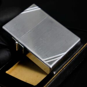 Zippo Xưa 1935 – Plain Trơn – Bản Lề Ngoài 3 Chấu – Ruột Pitton 16 Lỗ 20