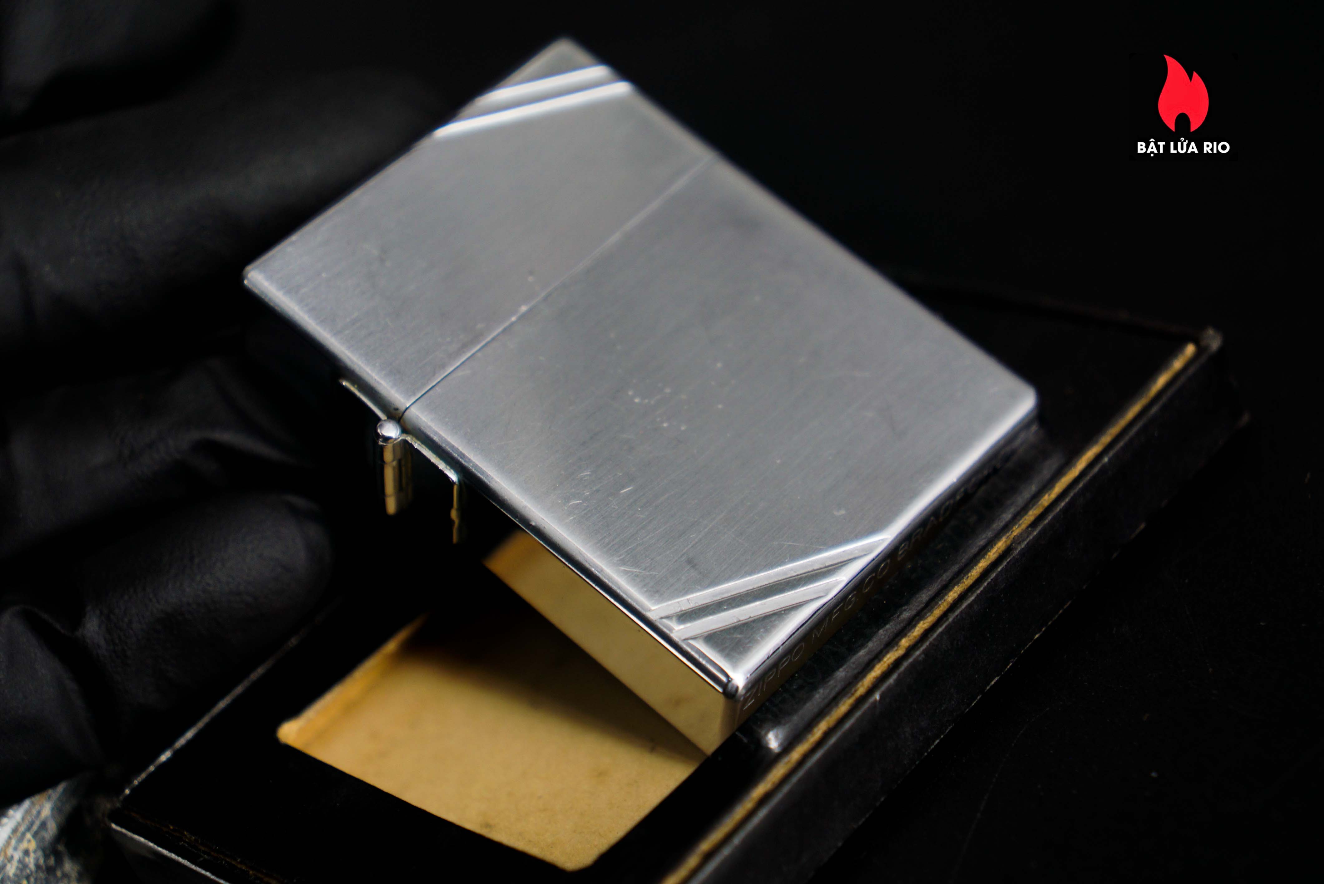 Zippo Xưa 1935 – Plain Trơn – Bản Lề Ngoài 3 Chấu – Ruột Pitton 16 Lỗ 78 Zippo Xưa 1935 – Plain Trơn – Bản Lề Ngoài 3 Chấu – Ruột Pitton 16 Lỗ 20