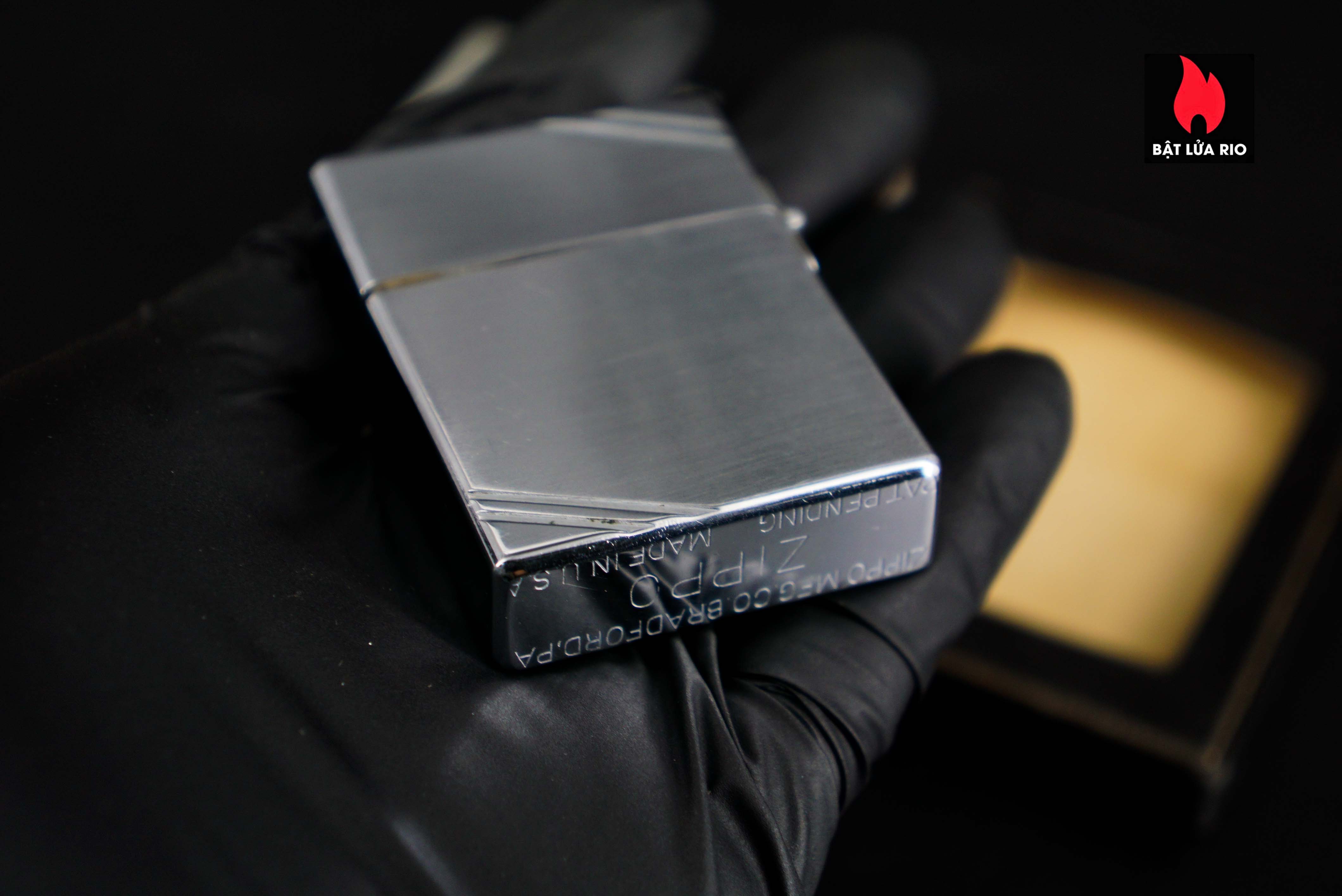 Zippo Xưa 1935 – Plain Trơn – Bản Lề Ngoài 3 Chấu – Ruột Pitton 16 Lỗ 76 Zippo Xưa 1935 – Plain Trơn – Bản Lề Ngoài 3 Chấu – Ruột Pitton 16 Lỗ 22