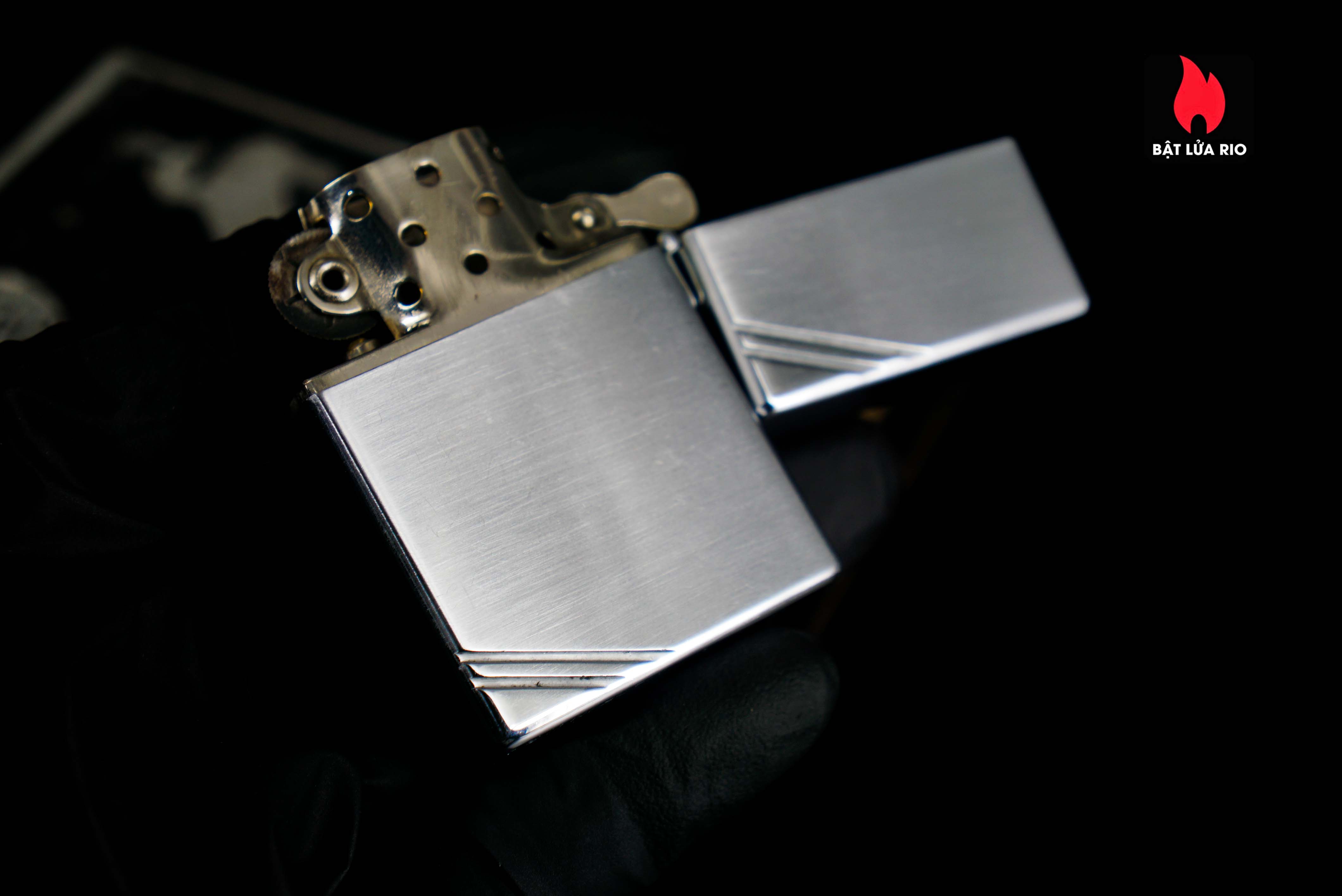 Zippo Xưa 1935 – Plain Trơn – Bản Lề Ngoài 3 Chấu – Ruột Pitton 16 Lỗ 74 Zippo Xưa 1935 – Plain Trơn – Bản Lề Ngoài 3 Chấu – Ruột Pitton 16 Lỗ 24