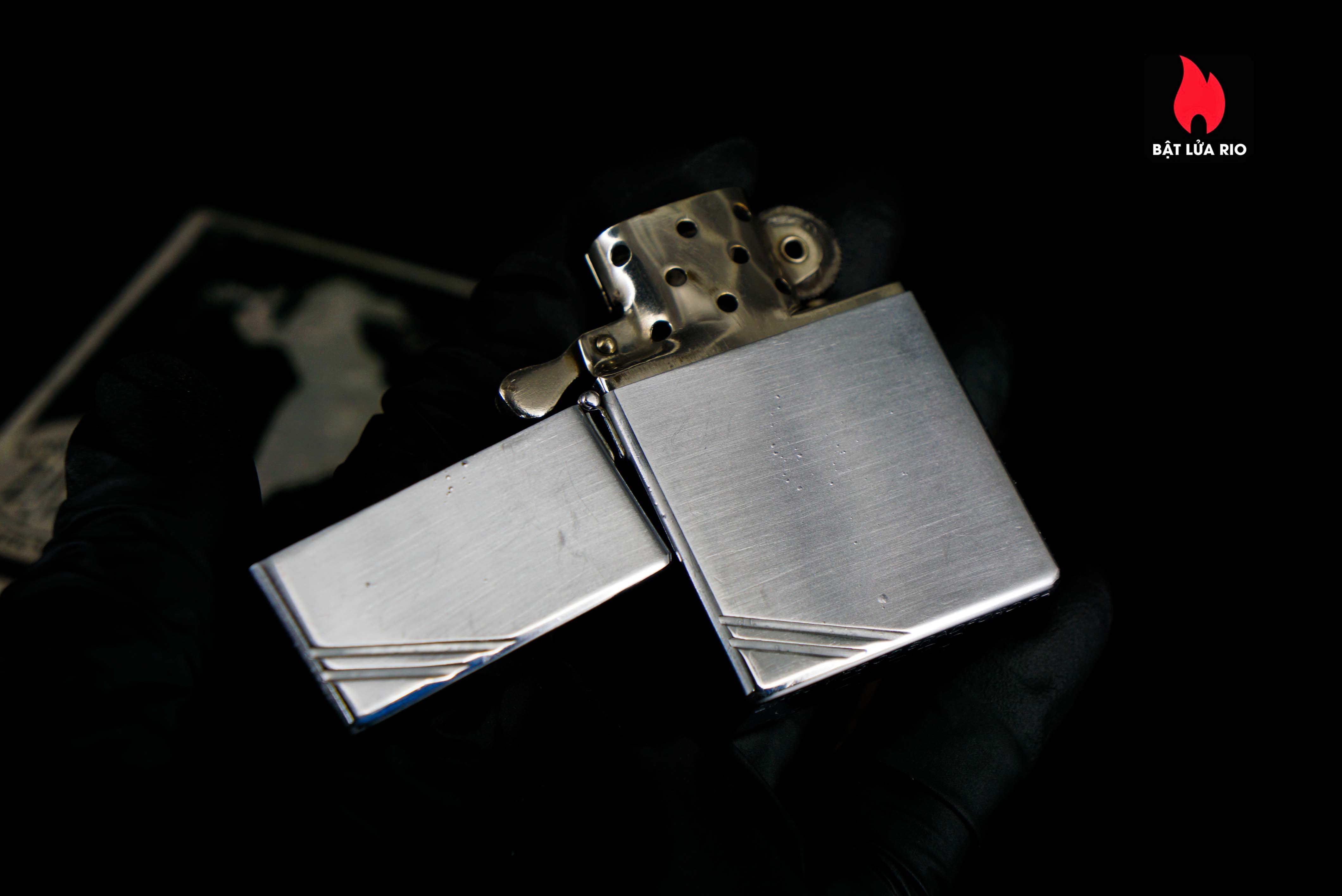Zippo Xưa 1935 – Plain Trơn – Bản Lề Ngoài 3 Chấu – Ruột Pitton 16 Lỗ 73 Zippo Xưa 1935 – Plain Trơn – Bản Lề Ngoài 3 Chấu – Ruột Pitton 16 Lỗ25