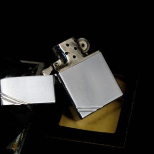 Zippo Xưa 1935 – Plain Trơn – Bản Lề Ngoài 3 Chấu – Ruột Pitton 16 Lỗ 34