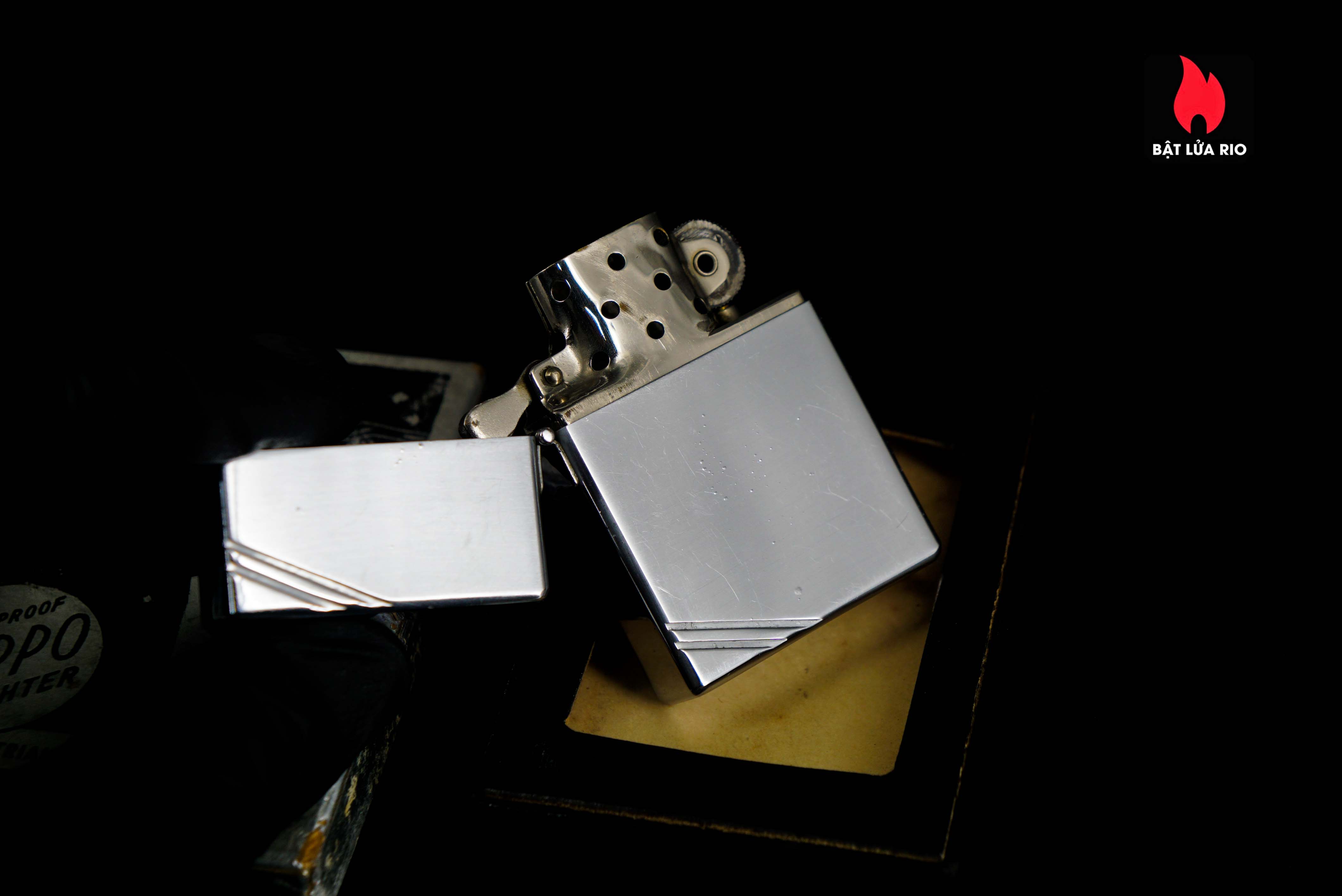 Zippo Xưa 1935 – Plain Trơn – Bản Lề Ngoài 3 Chấu – Ruột Pitton 16 Lỗ 64 Zippo Xưa 1935 – Plain Trơn – Bản Lề Ngoài 3 Chấu – Ruột Pitton 16 Lỗ 34