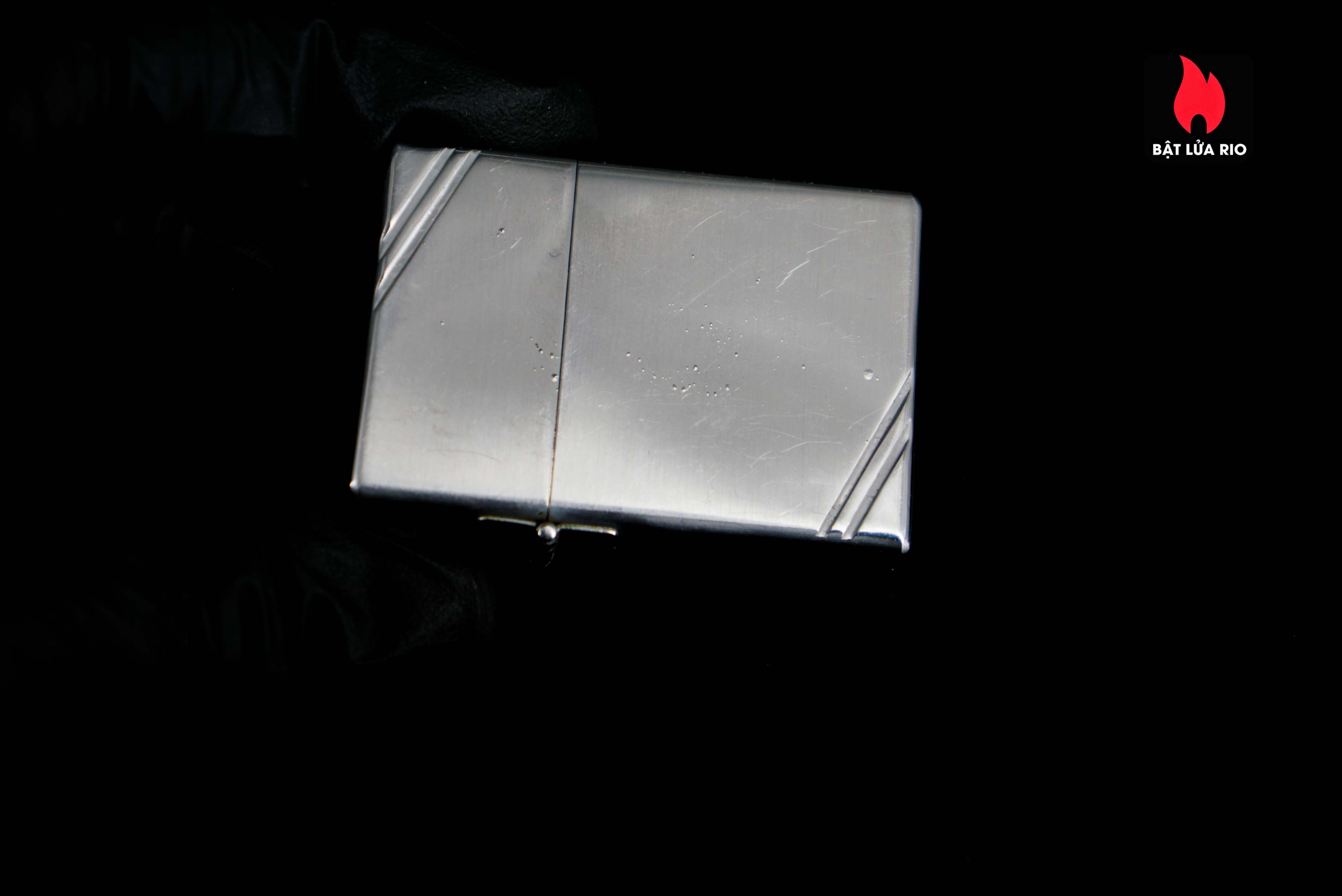 Zippo Xưa 1935 – Plain Trơn – Bản Lề Ngoài 3 Chấu – Ruột Pitton 16 Lỗ 85 Zippo Xưa 1935 – Plain Trơn – Bản Lề Ngoài 3 Chấu – Ruột Pitton 16 Lỗ 5