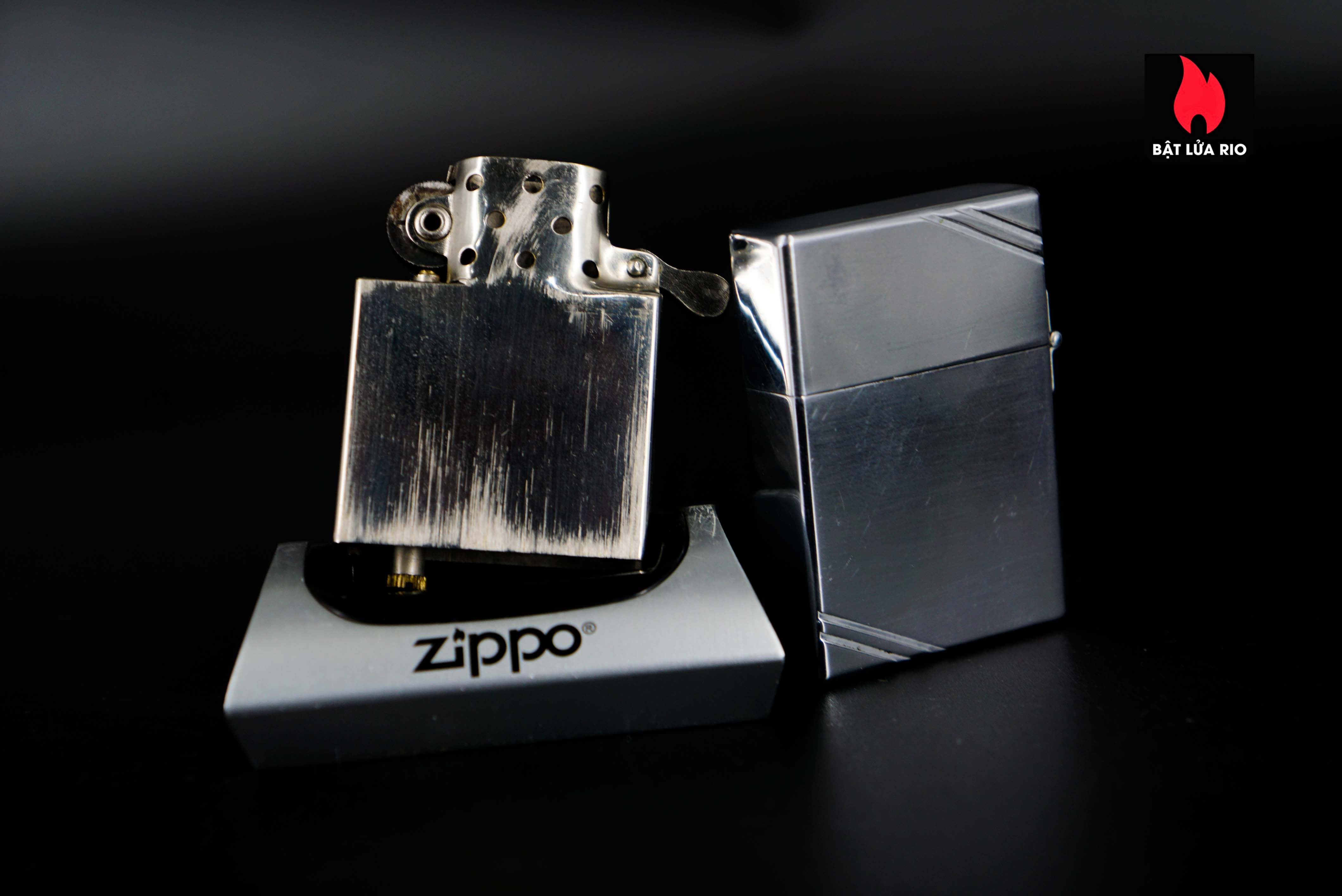 Zippo Xưa 1935 – Plain Trơn – Bản Lề Ngoài 3 Chấu – Ruột Pitton 16 Lỗ 84 Zippo Xưa 1935 – Plain Trơn – Bản Lề Ngoài 3 Chấu – Ruột Pitton 16 Lỗ 6