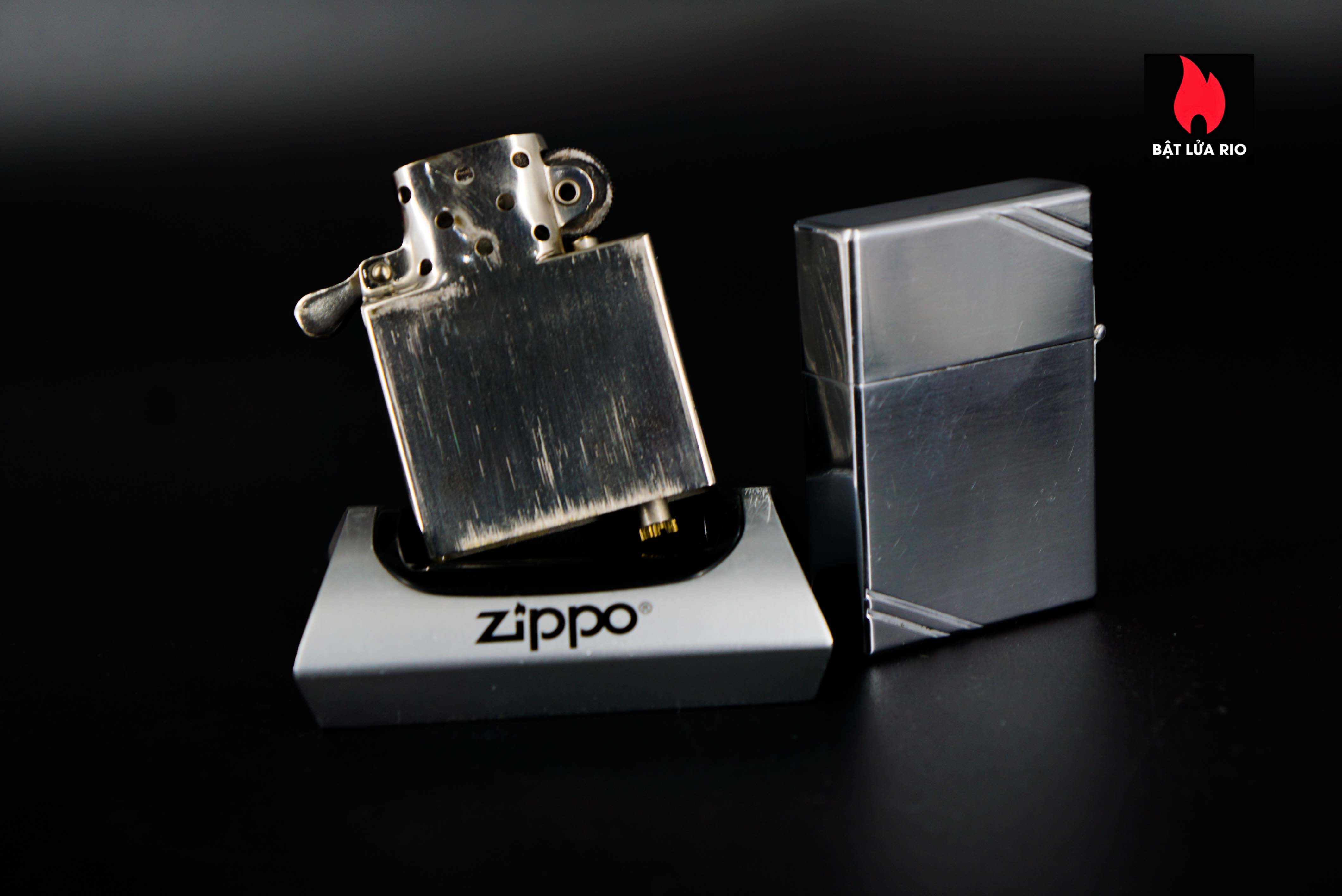 Zippo Xưa 1935 – Plain Trơn – Bản Lề Ngoài 3 Chấu – Ruột Pitton 16 Lỗ 83 Zippo Xưa 1935 – Plain Trơn – Bản Lề Ngoài 3 Chấu – Ruột Pitton 16 Lỗ 7