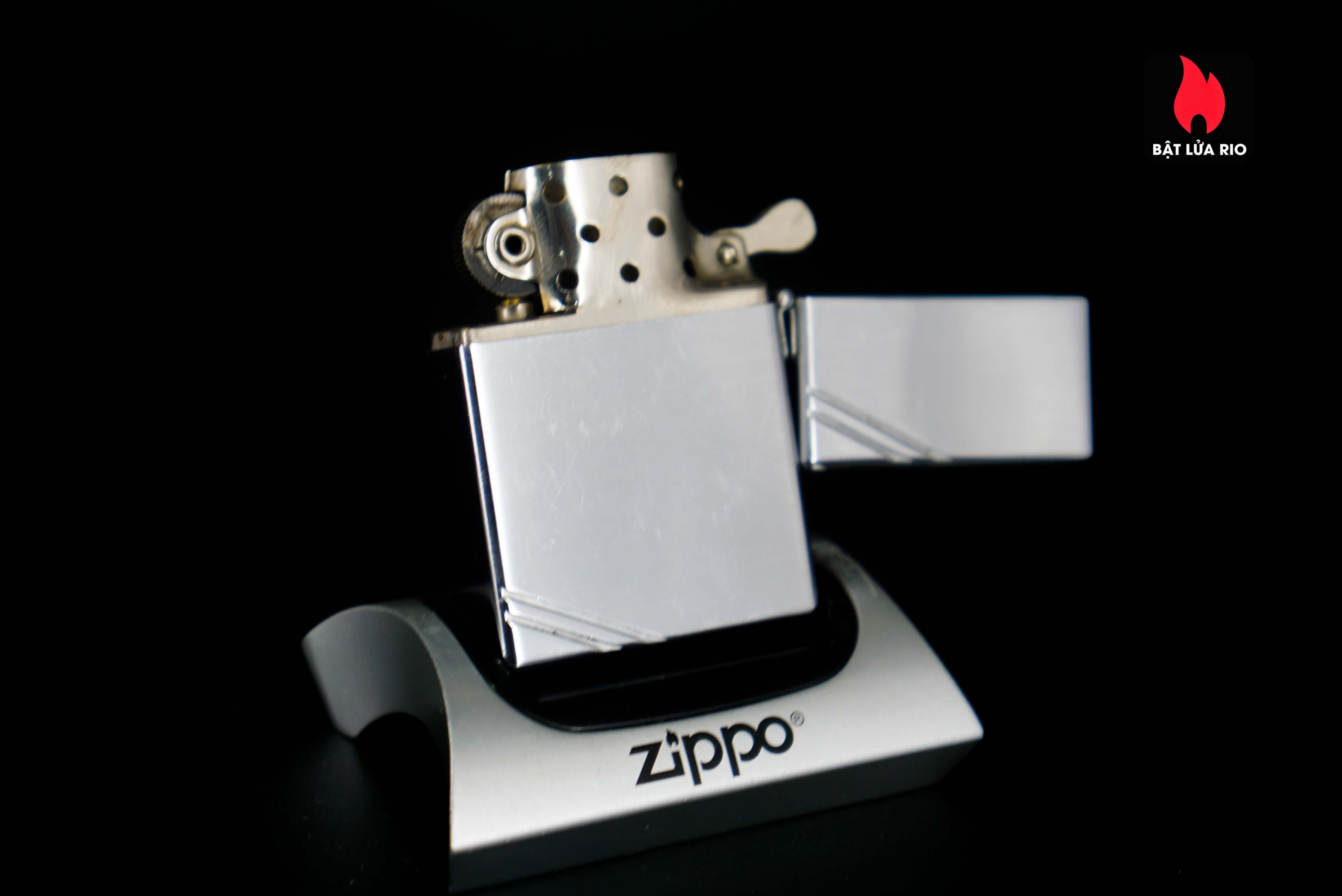 Zippo Xưa 1935 – Plain Trơn – Bản Lề Ngoài 3 Chấu – Ruột Pitton 16 Lỗ 82 Zippo Xưa 1935 – Plain Trơn – Bản Lề Ngoài 3 Chấu – Ruột Pitton 16 Lỗ 8
