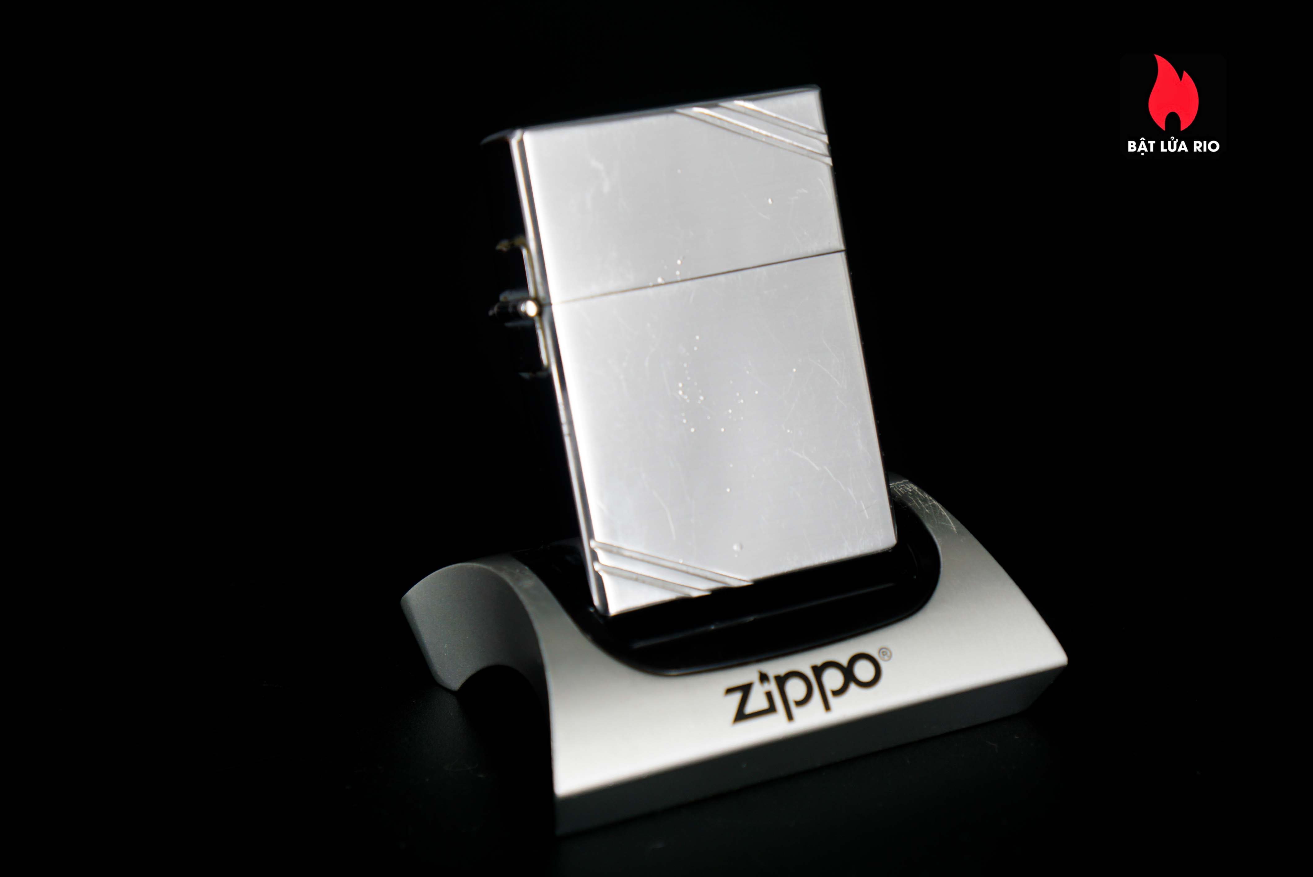 Zippo Xưa 1935 – Plain Trơn – Bản Lề Ngoài 3 Chấu – Ruột Pitton 16 Lỗ 80 Zippo Xưa 1935 – Plain Trơn – Bản Lề Ngoài 3 Chấu – Ruột Pitton 16 Lỗ