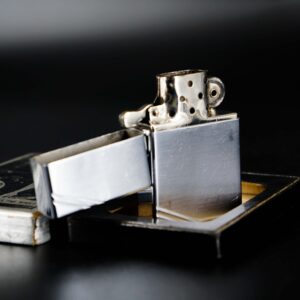 Zippo Xưa 1935 – Plain Trơn – Bản Lề Ngoài 3 Chấu – Ruột Pitton 16 Lỗ 29