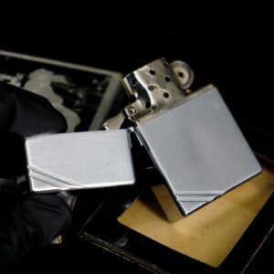 Zippo Xưa 1935 – Plain Trơn – Bản Lề Ngoài 3 Chấu – Ruột Pitton 16 Lỗ 31