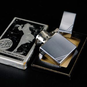 Zippo Xưa 1935 – Plain Trơn – Bản Lề Ngoài 3 Chấu – Ruột Pitton 16 Lỗ 32