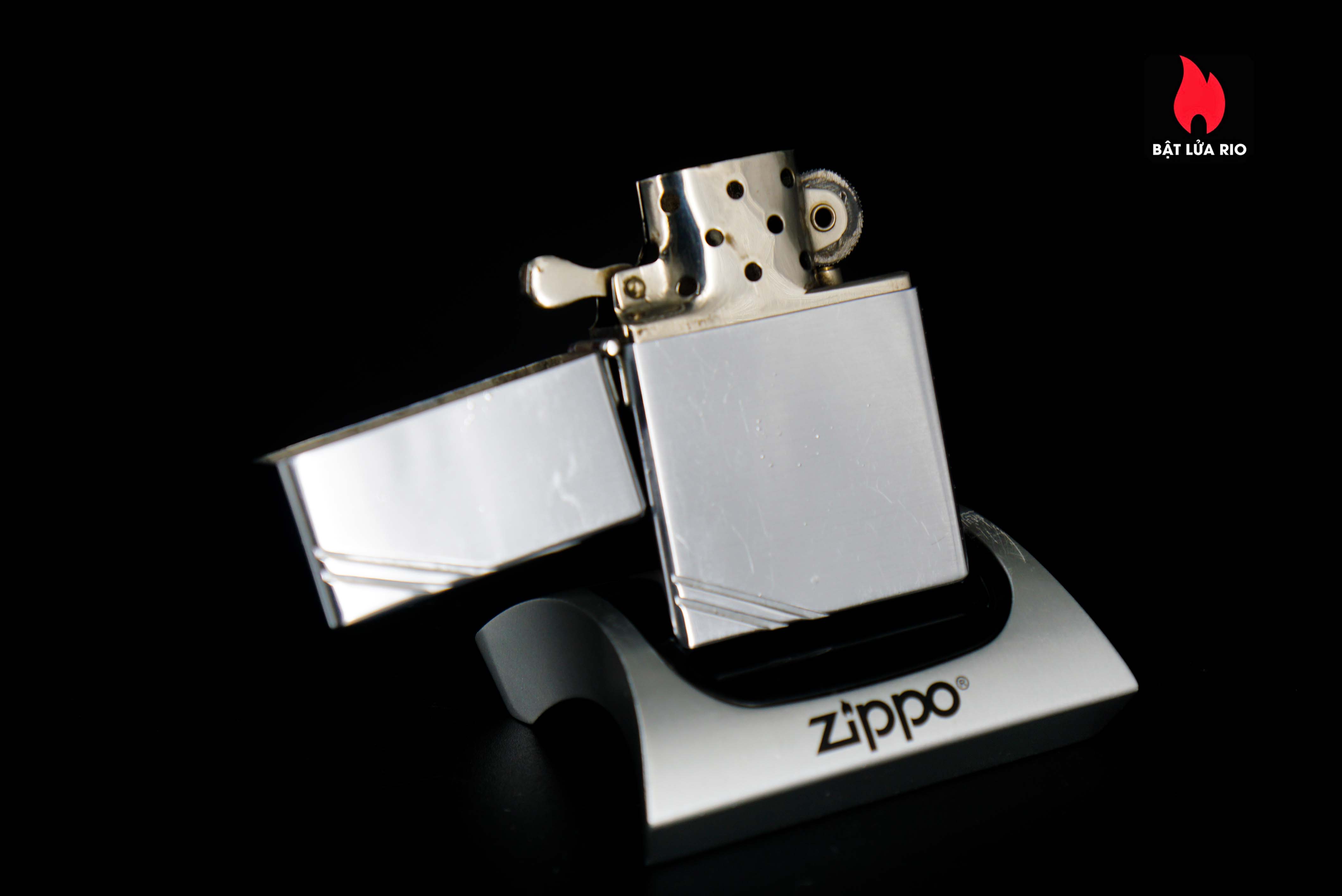 Zippo Xưa 1935 – Plain Trơn – Bản Lề Ngoài 3 Chấu – Ruột Pitton 16 Lỗ 81 Zippo Xưa 1935 – Plain Trơn – Bản Lề Ngoài 3 Chấu – Ruột Pitton 16 Lỗ 9