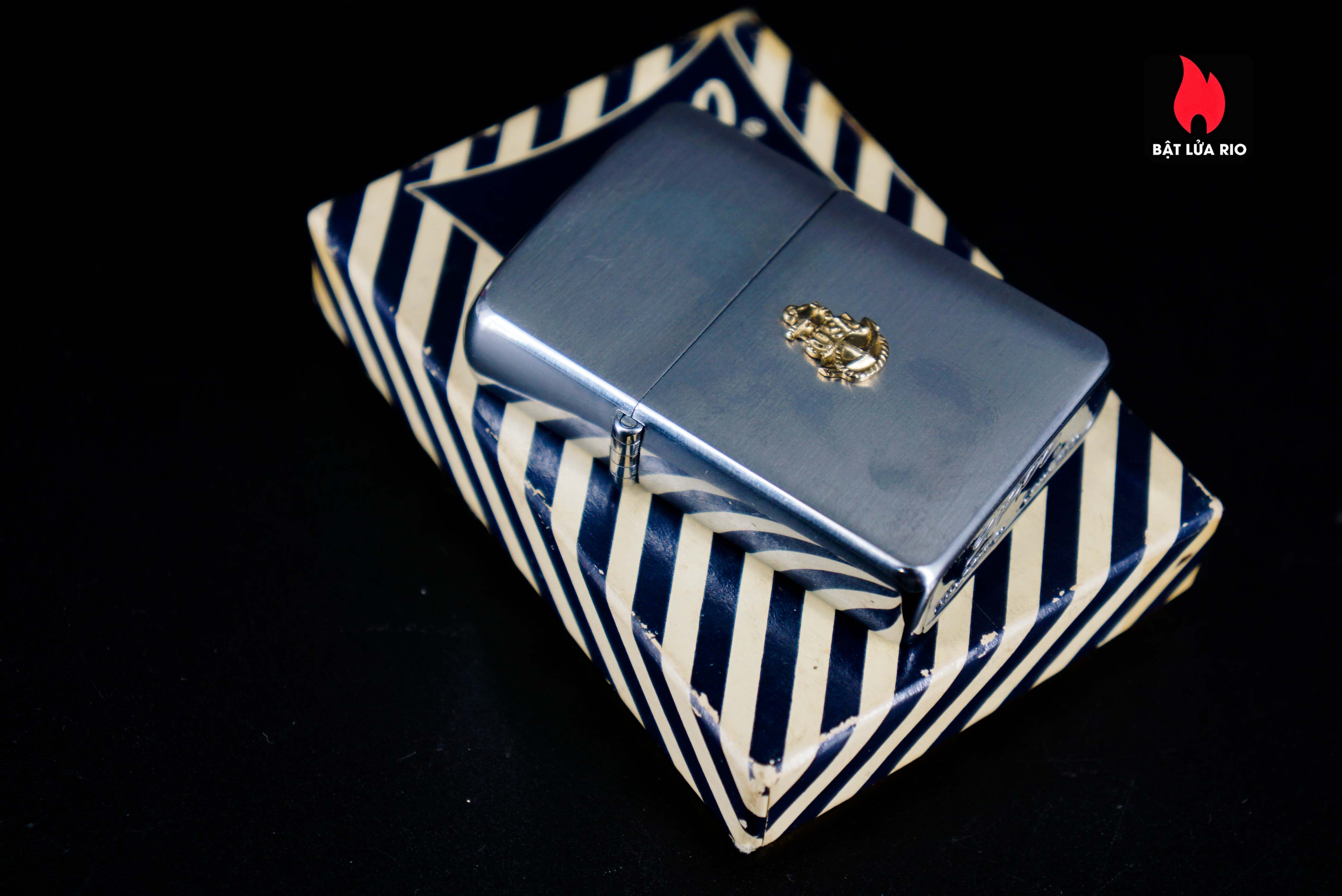 Zippo Xưa 1955-1956 – U.S Navy 55 Zippo Xưa 1955-1956 – U.S Navy 4