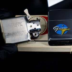 Zippo Xưa 1966 – Grumman Aircraft – Town & Country 8