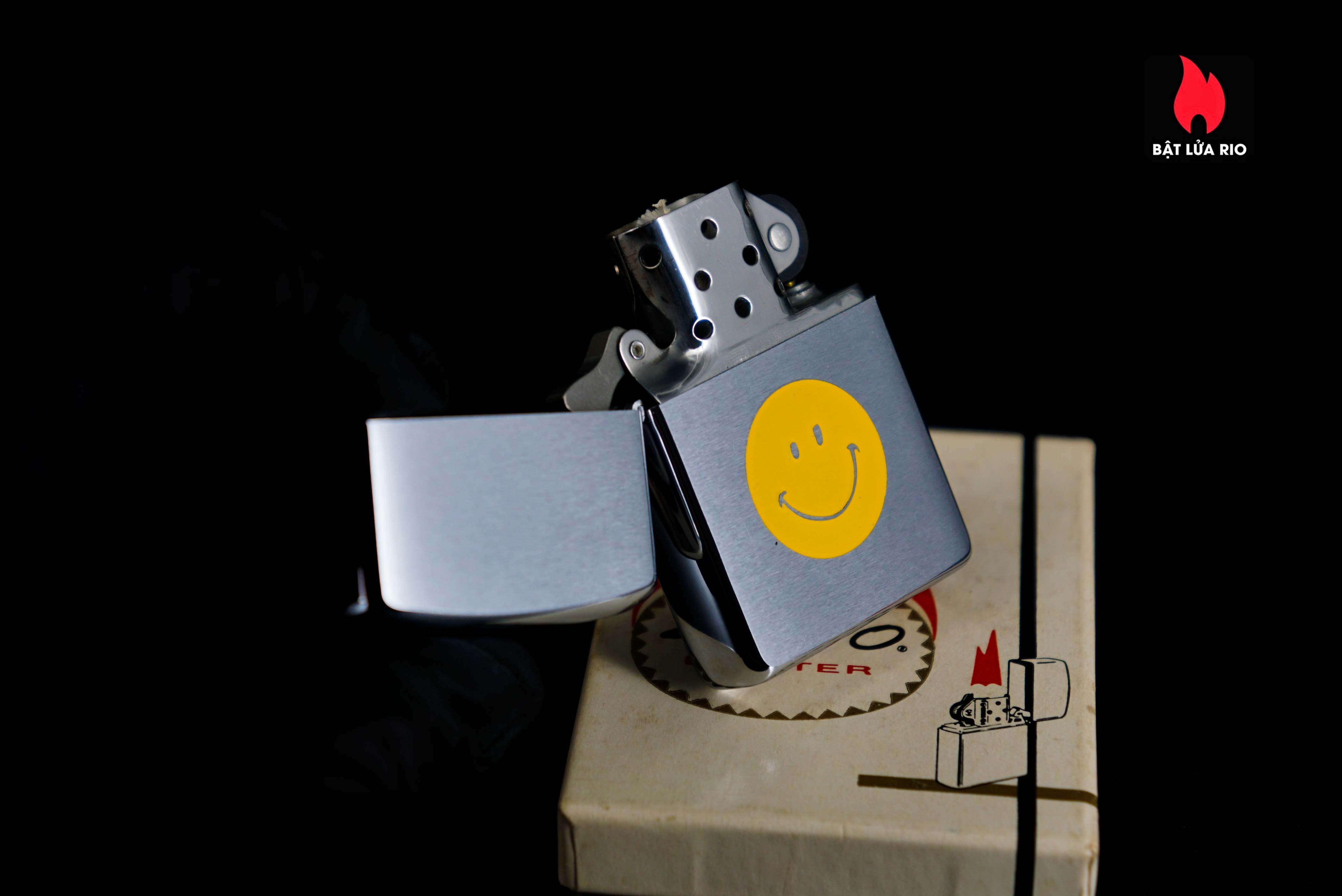 Zippo Xưa 1972 – Smiley Face – Yellow 34 Zippo Xưa 1972 – Smiley Face – Yellow 16