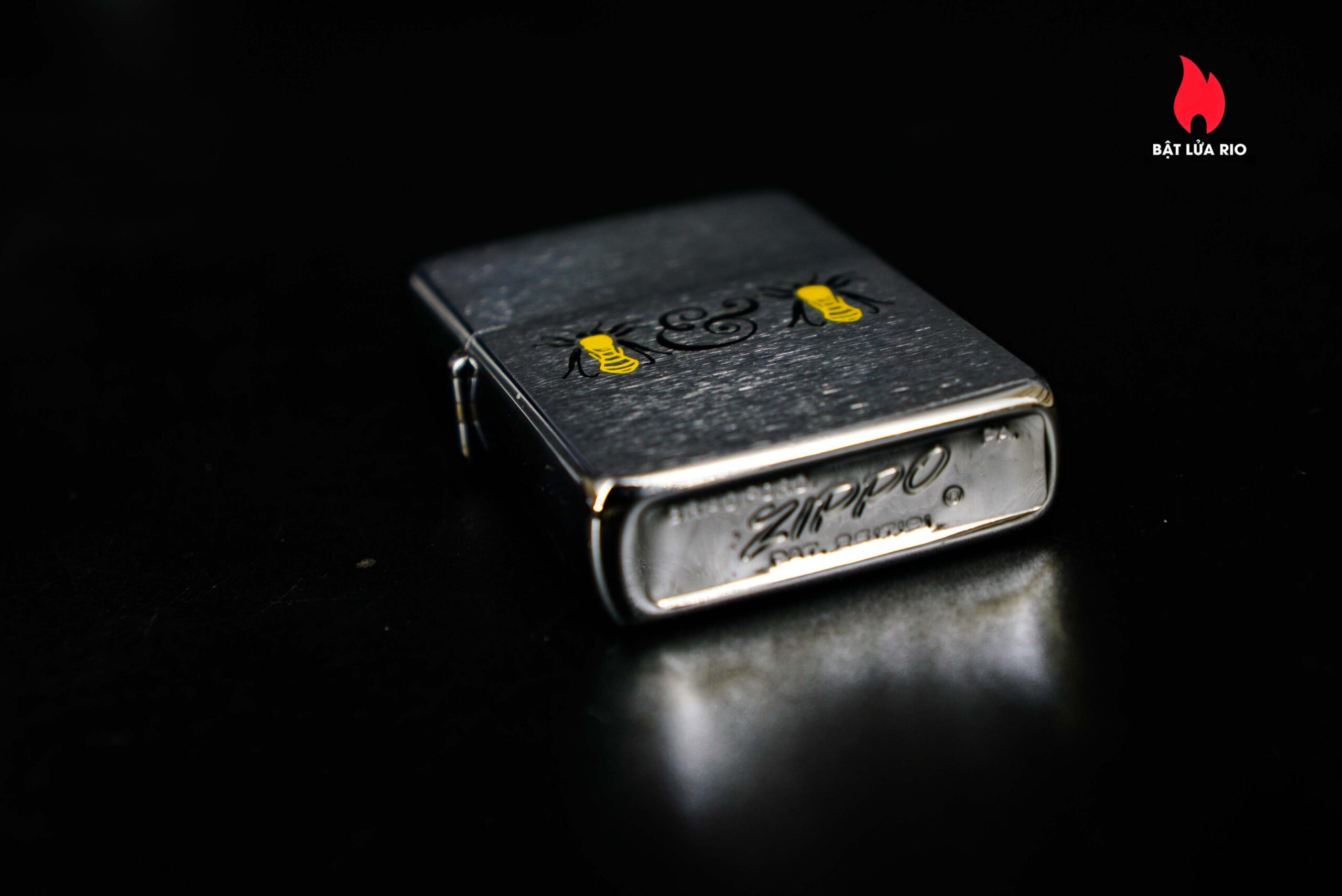 ZIPPO コリンシアン 1960-1965 ホワイト （Zippo Xưa 1965 – Bee）