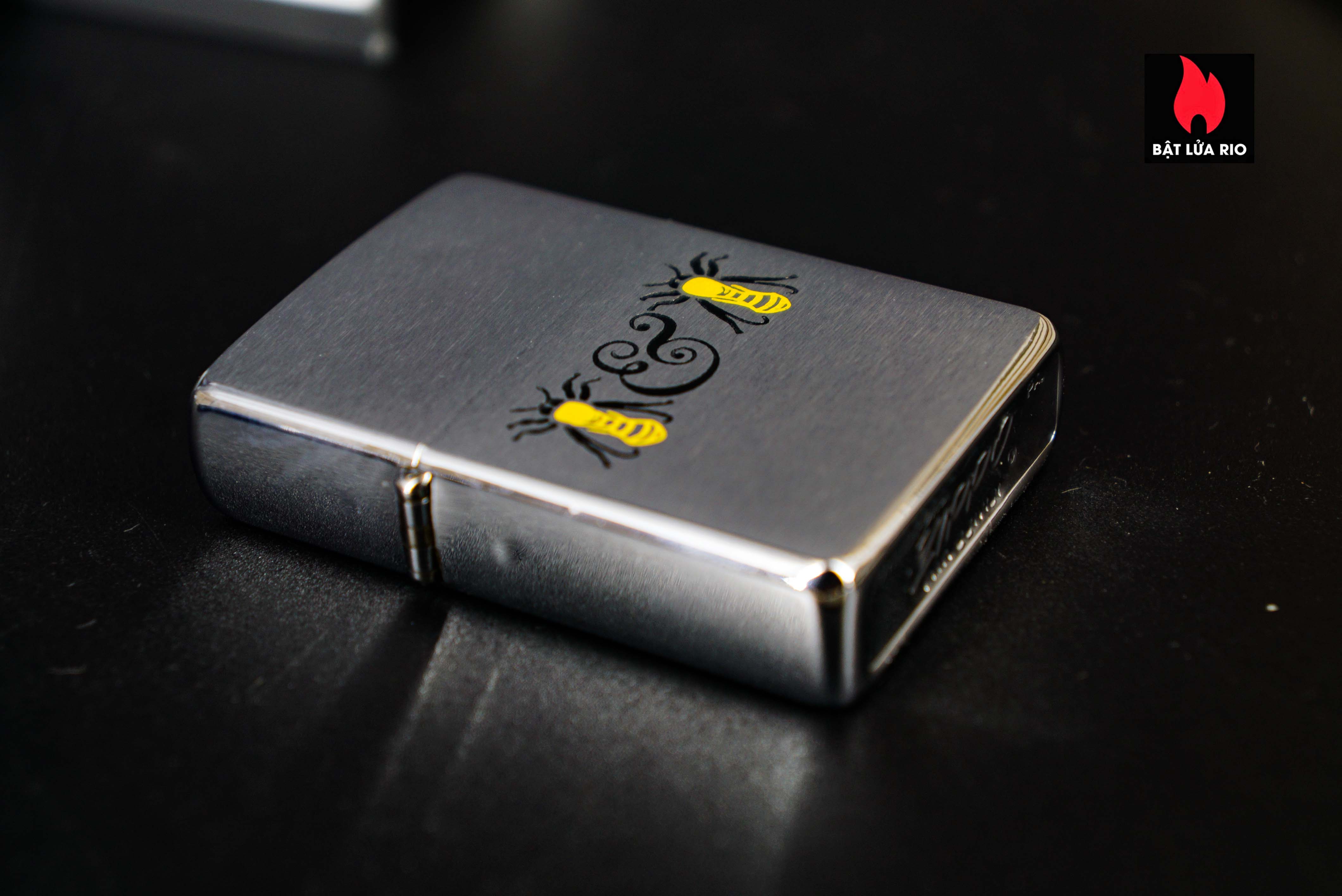 Zippo Xưa 1965 – Bee 40 Zippo Xưa 1965 – Bee 2