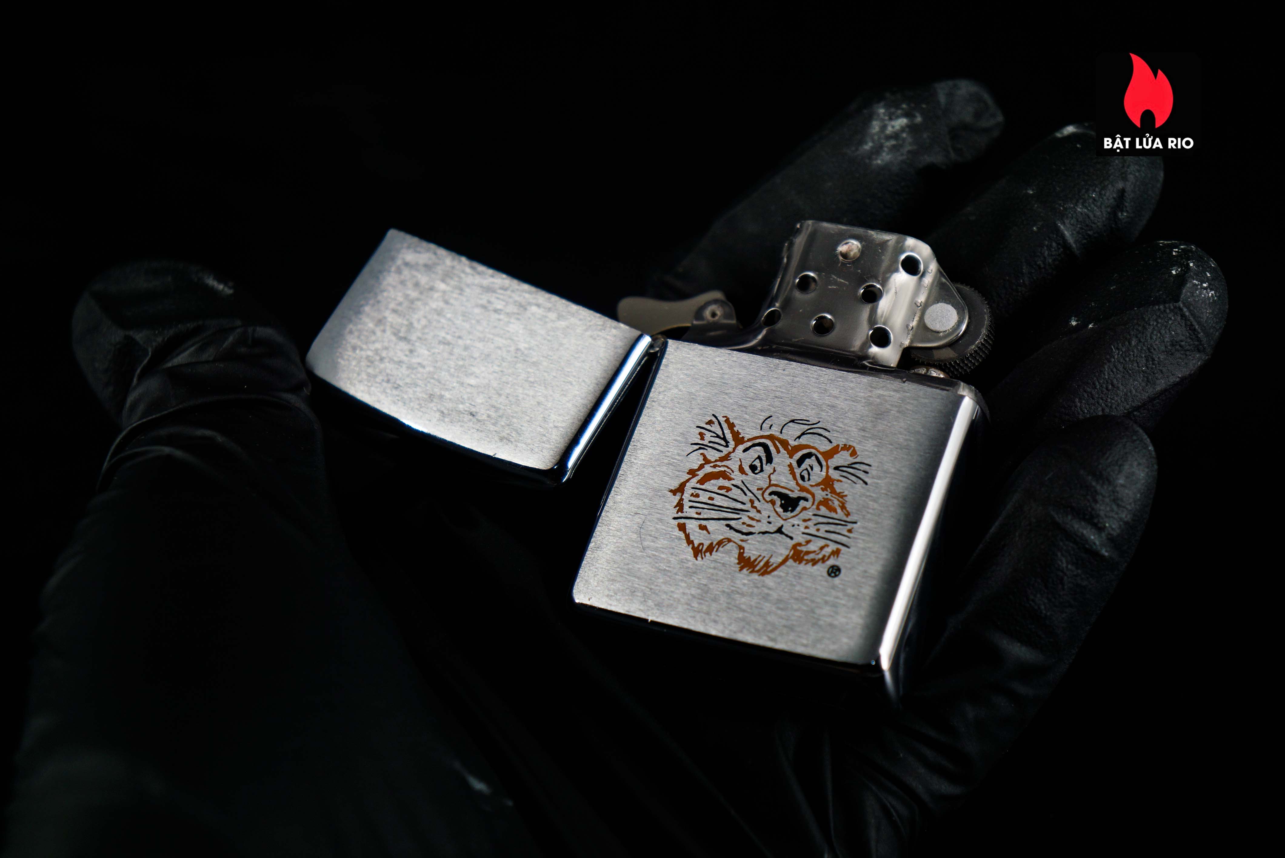 Zippo Xưa 1968 – Put A Tiger In Your Tank 5