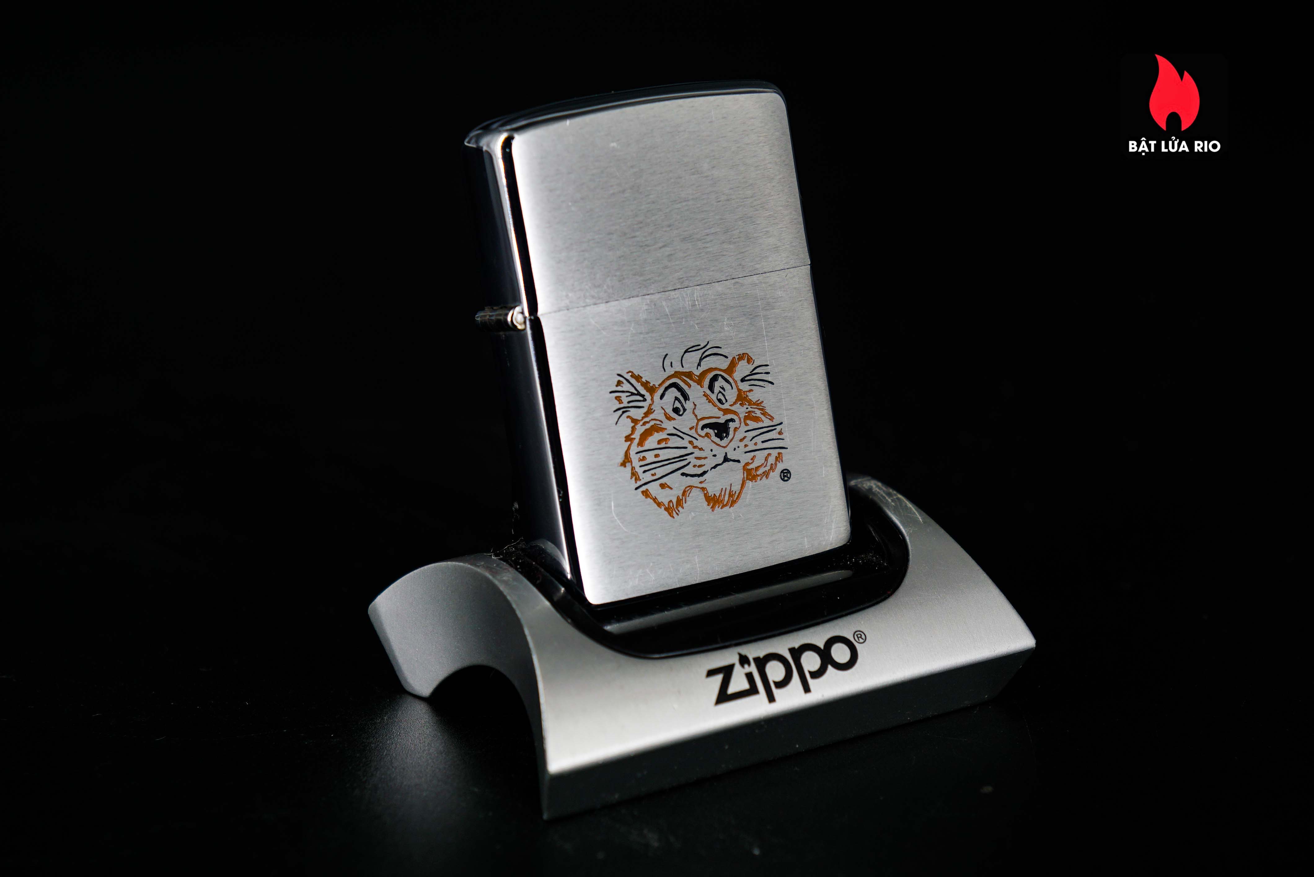 Zippo Xưa 1968 – Put A Tiger In Your Tank