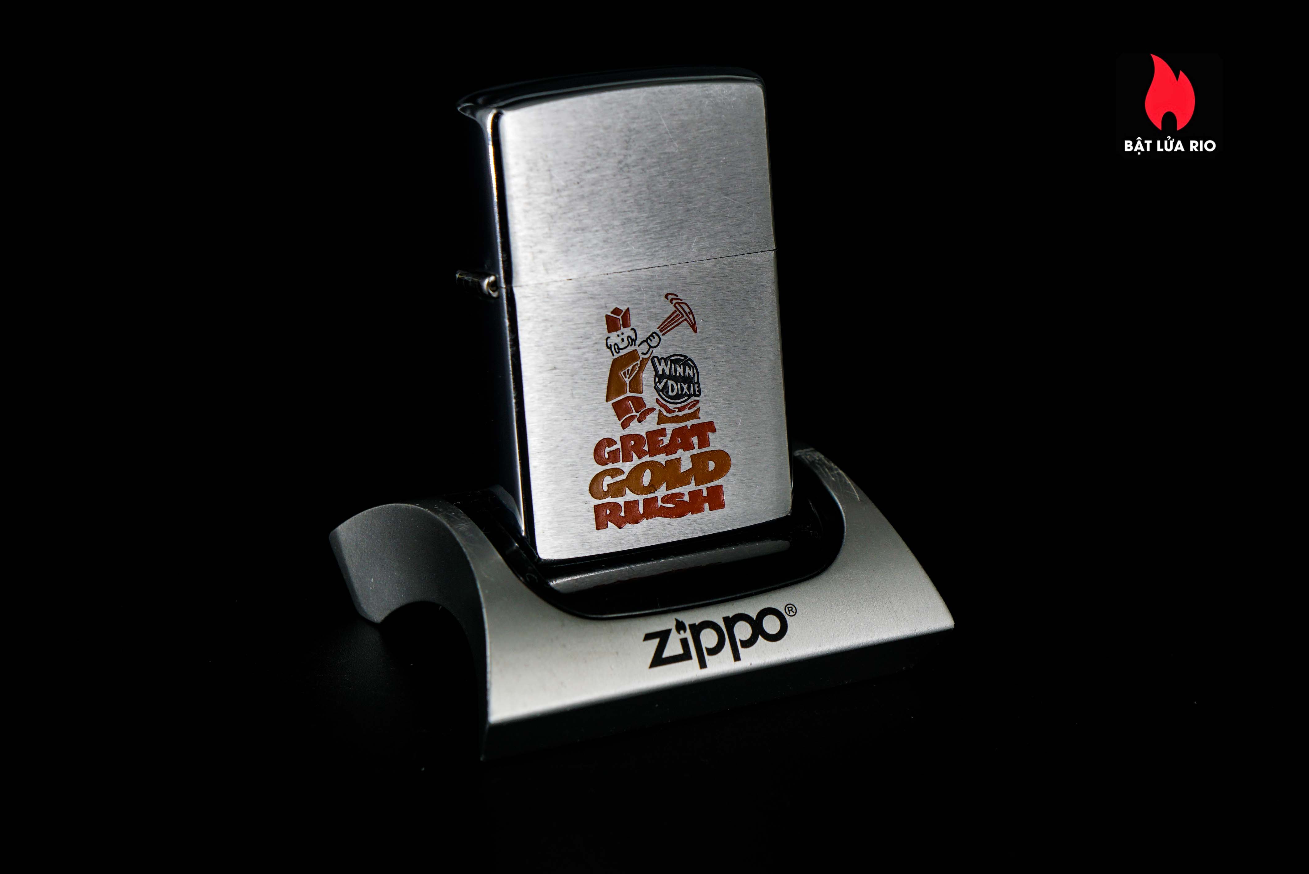 Zippo Xưa 1975 – Great Gold Rush Winn Dixie 26 Zippo Xưa 1975 – Great Gold Rush Winn Dixie