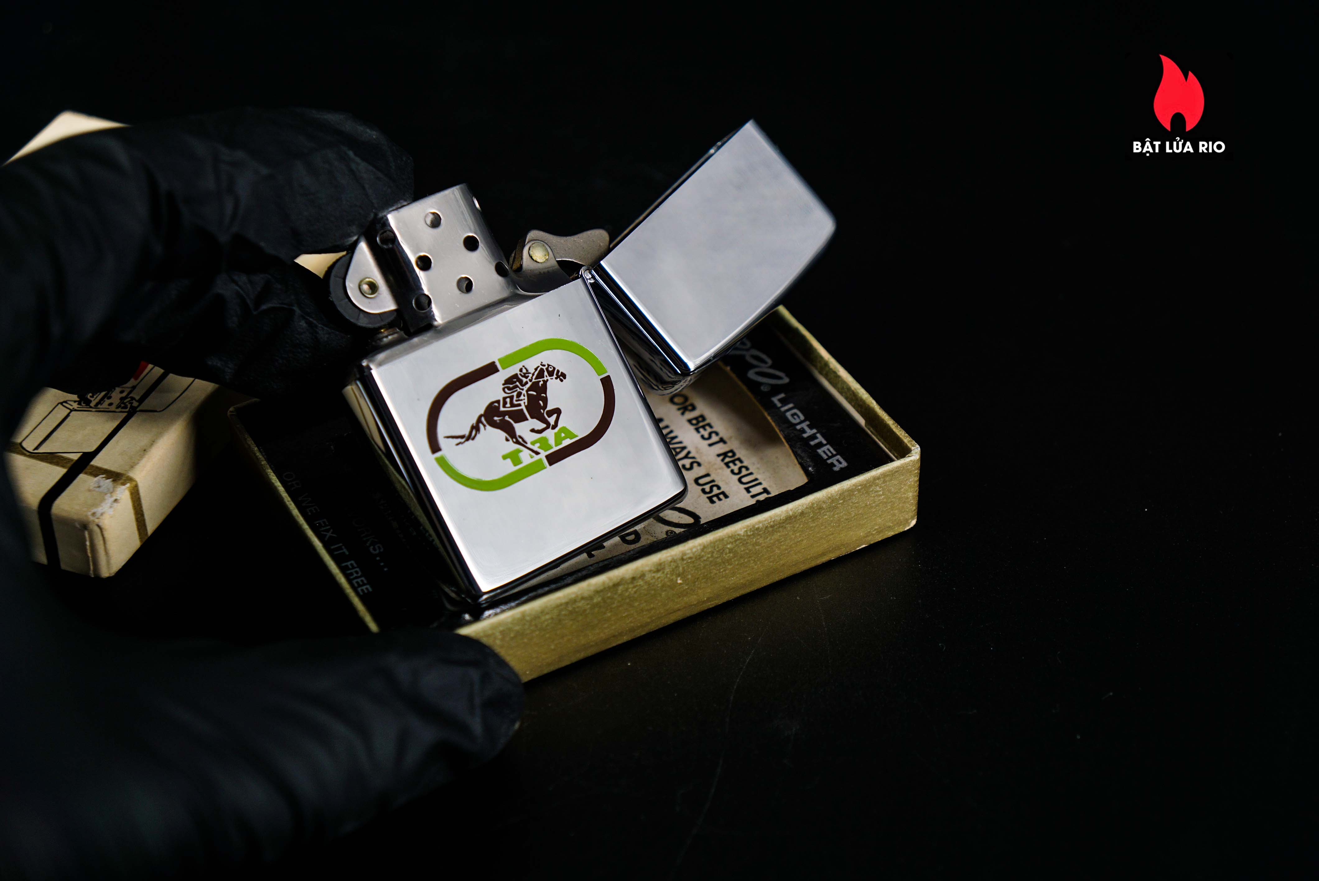 Zippo Xưa 1976 – Assault Triple Crown Winner 1946 37 Zippo Xưa 1976 – Assault Triple Crown Winner 1946 10
