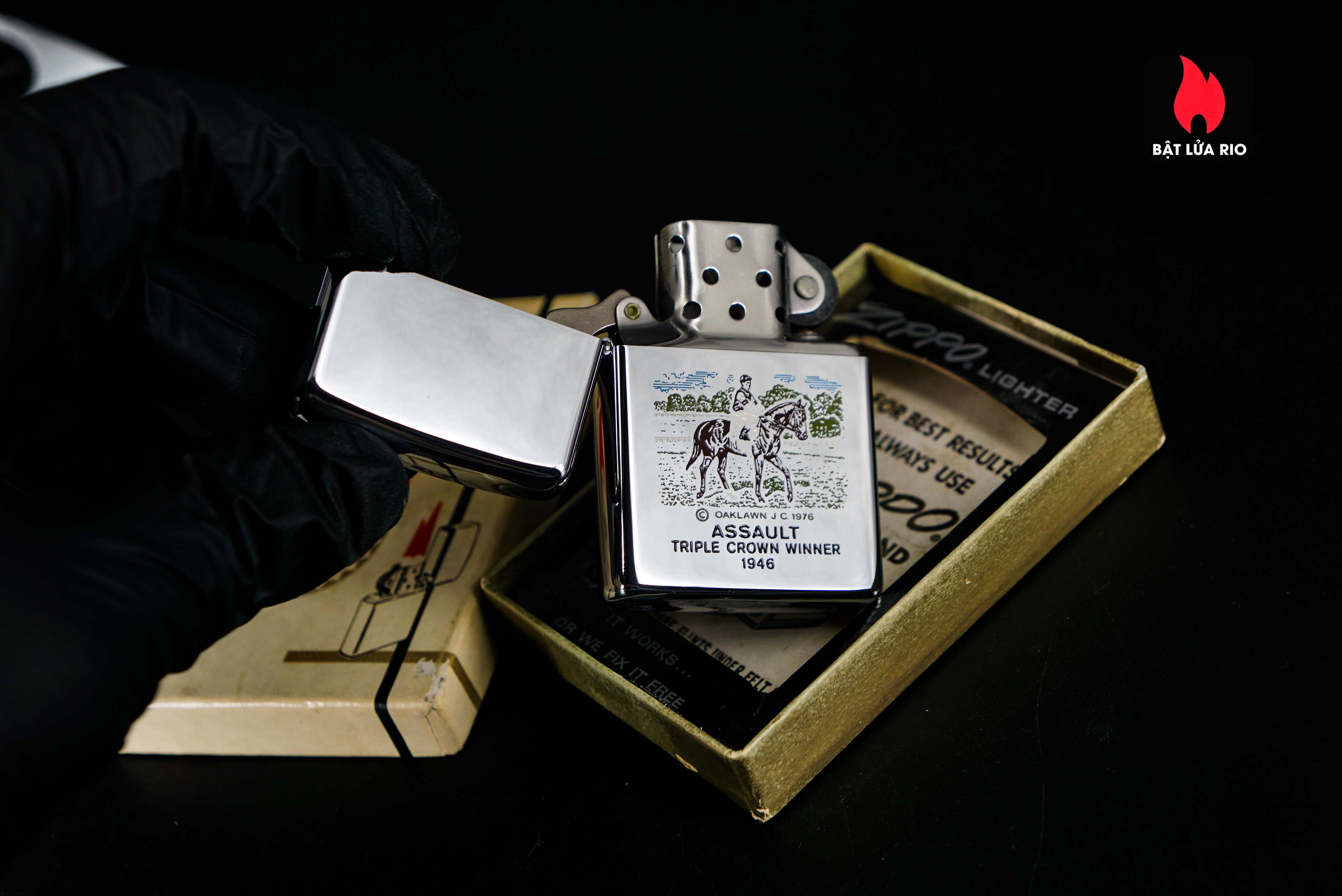 Zippo Xưa 1976 – Assault Triple Crown Winner 1946 38 Zippo Xưa 1976 – Assault Triple Crown Winner 1946 9