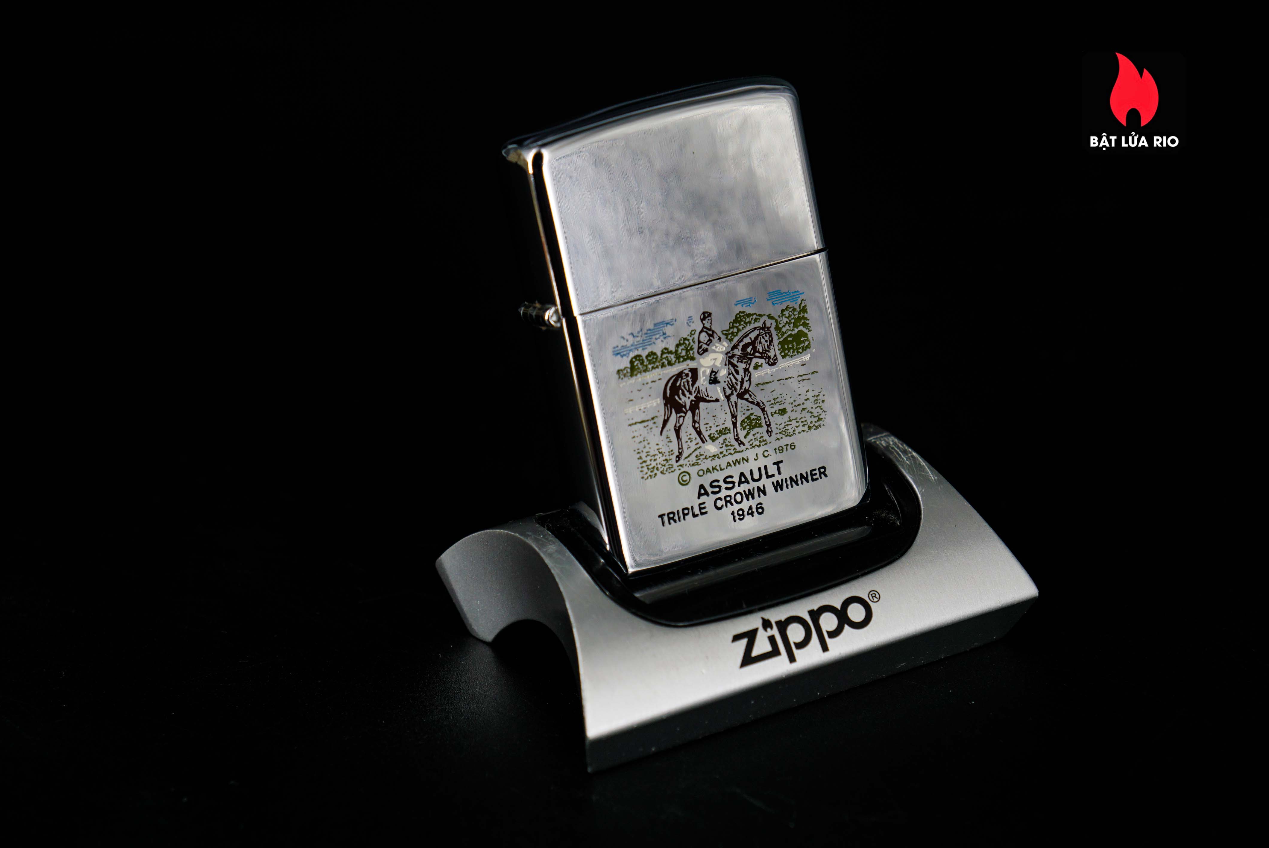 Zippo Xưa 1976 – Assault Triple Crown Winner 1946 39 Zippo Xưa 1976 – Assault Triple Crown Winner 1946