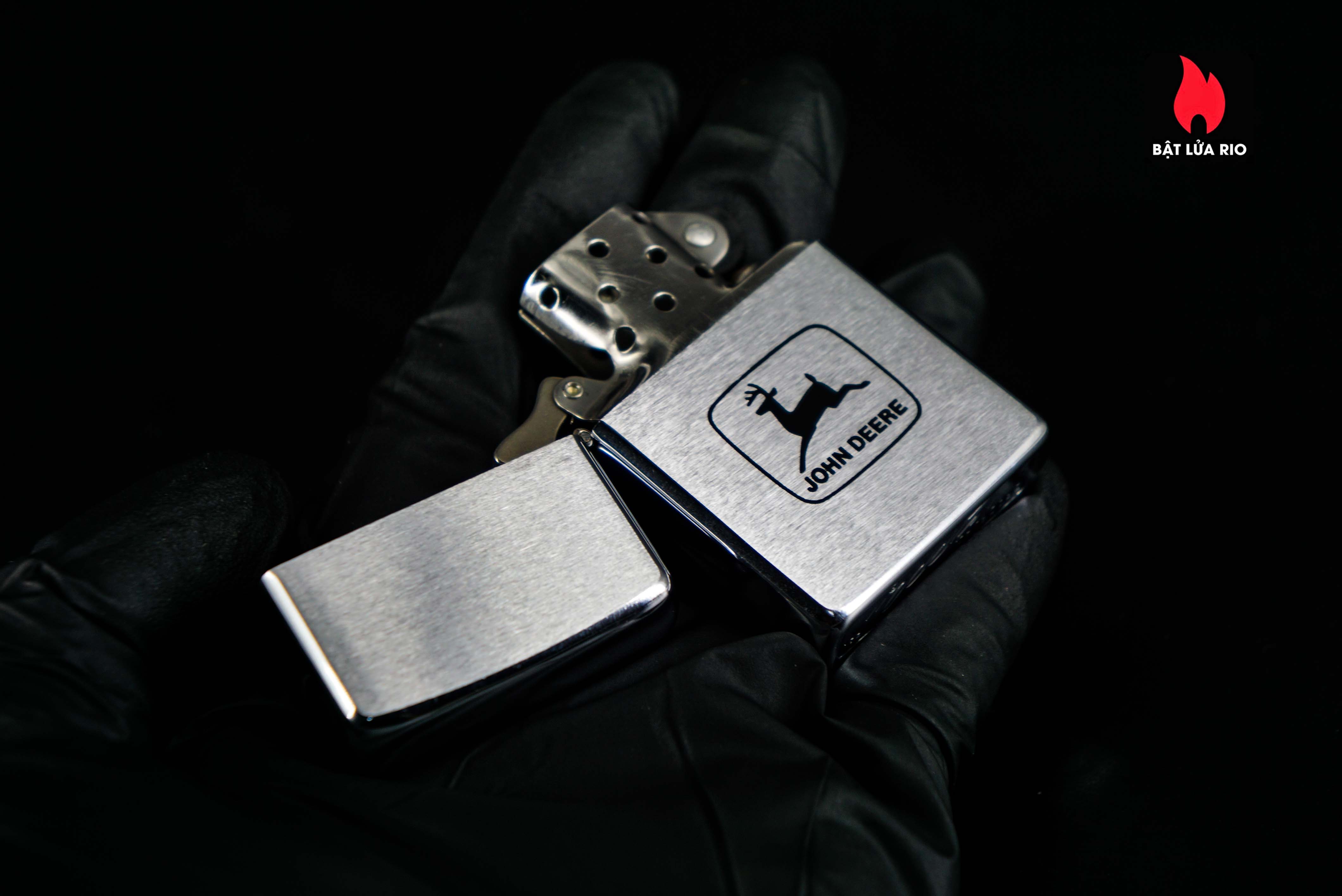 Zippo Xưa 1979 – John Deere 32 Zippo Xưa 1979 – John Deere 4