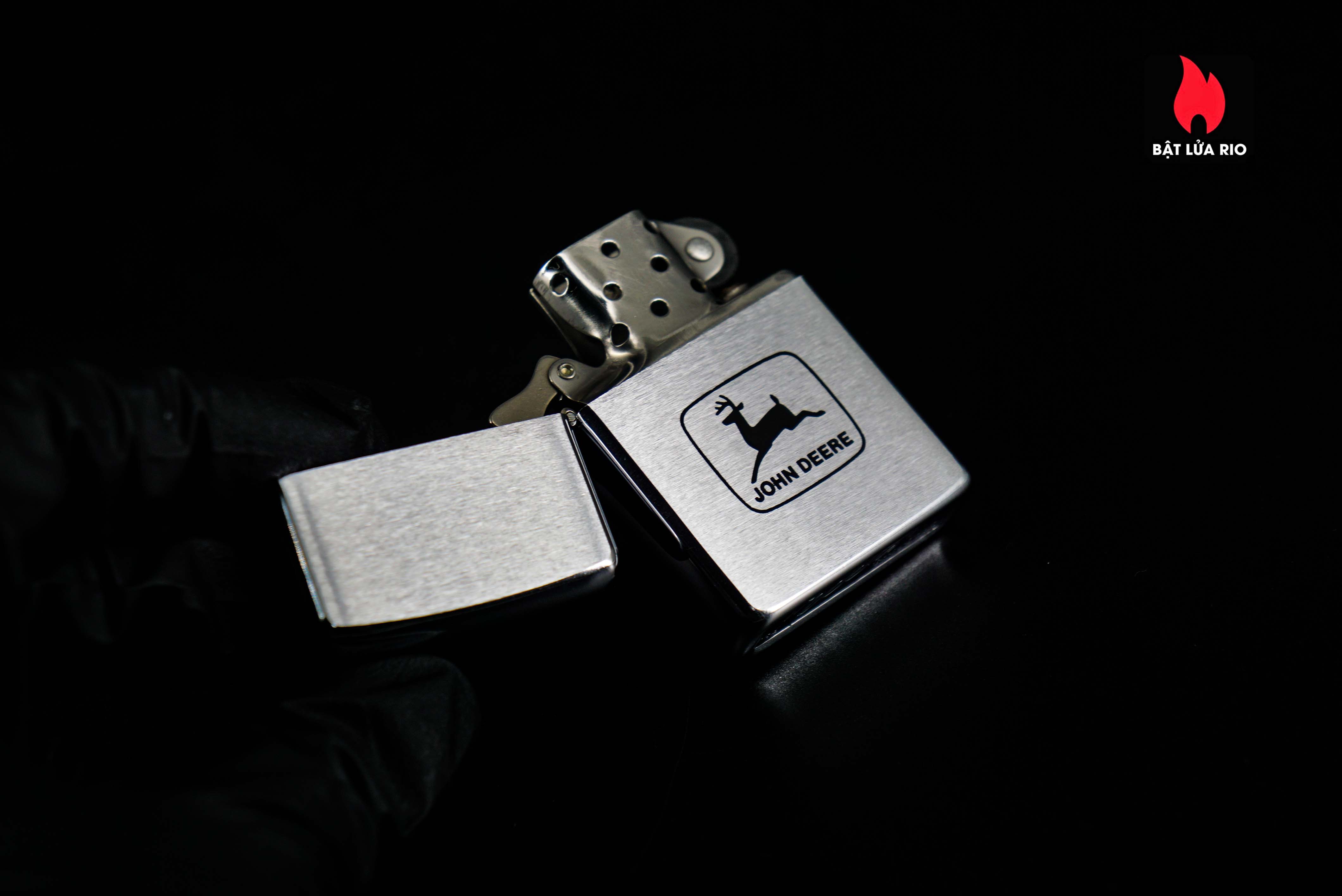 Zippo Xưa 1979 – John Deere 28 Zippo Xưa 1979 – John Deere 8