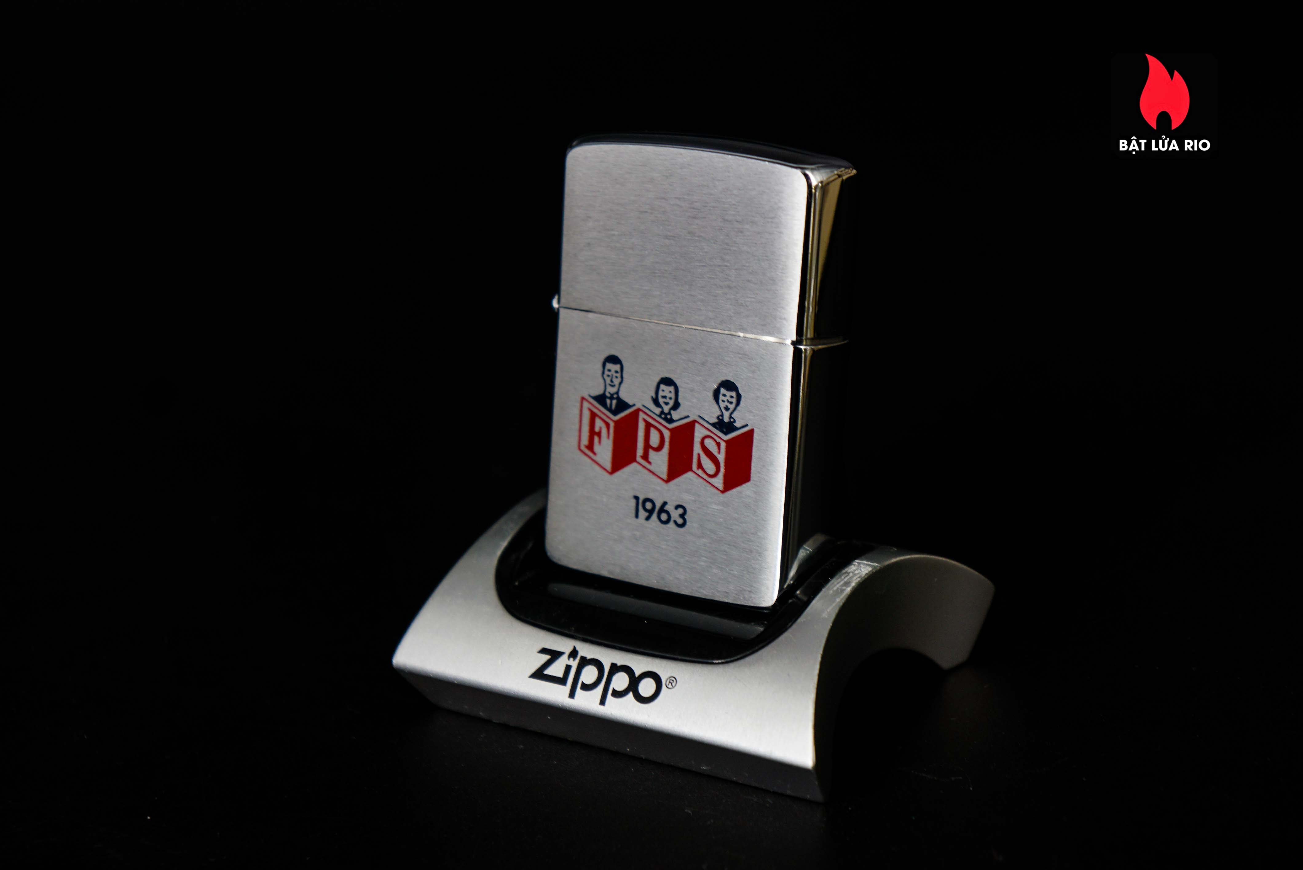 Zippo Xưa 1962 – Zippo With A Family Reading And "FPS" 10