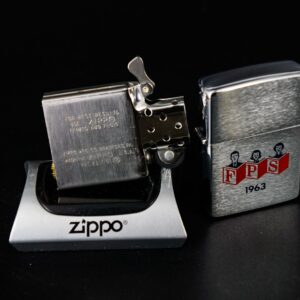 Zippo Xưa 1962 – Zippo With A Family Reading And "FPS" 11