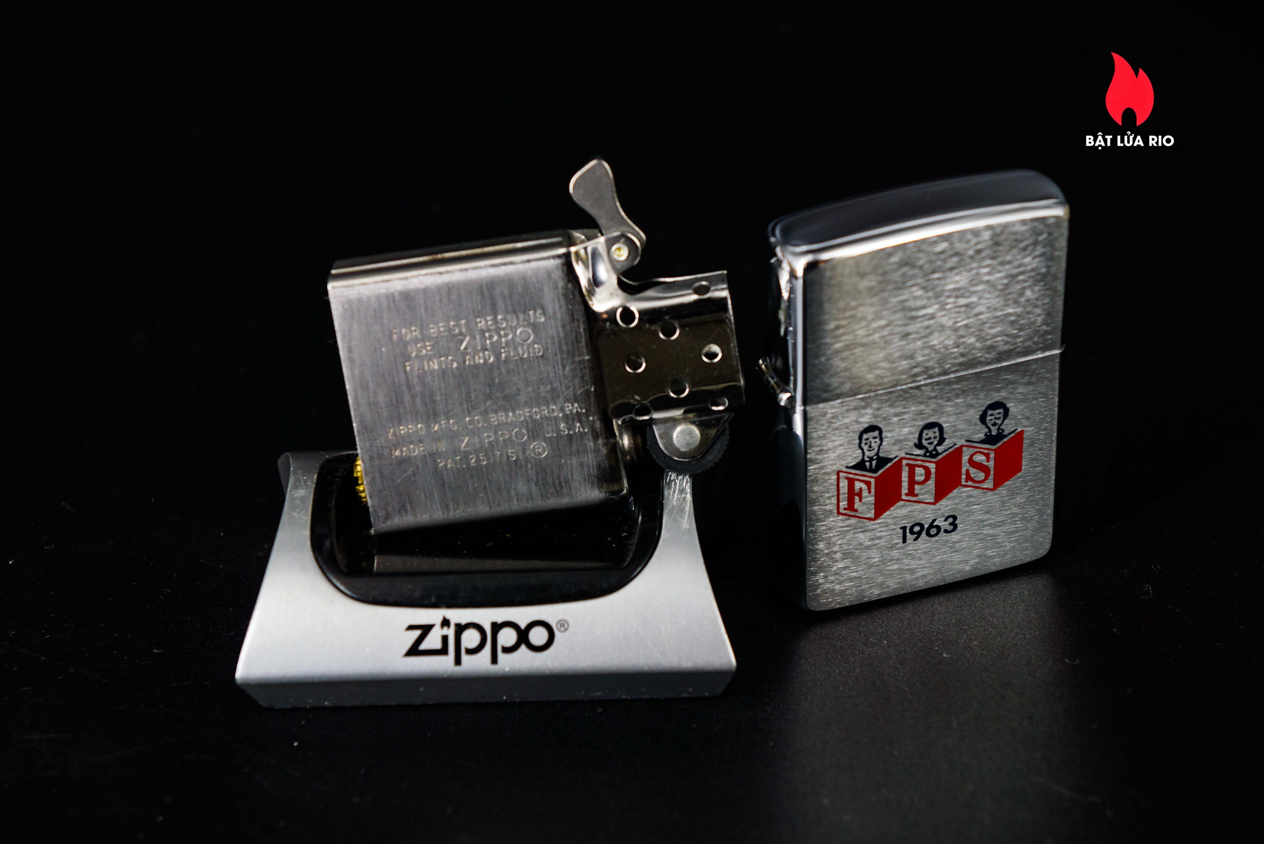 Zippo Xưa 1962 – Zippo With A Family Reading And "FPS" 11