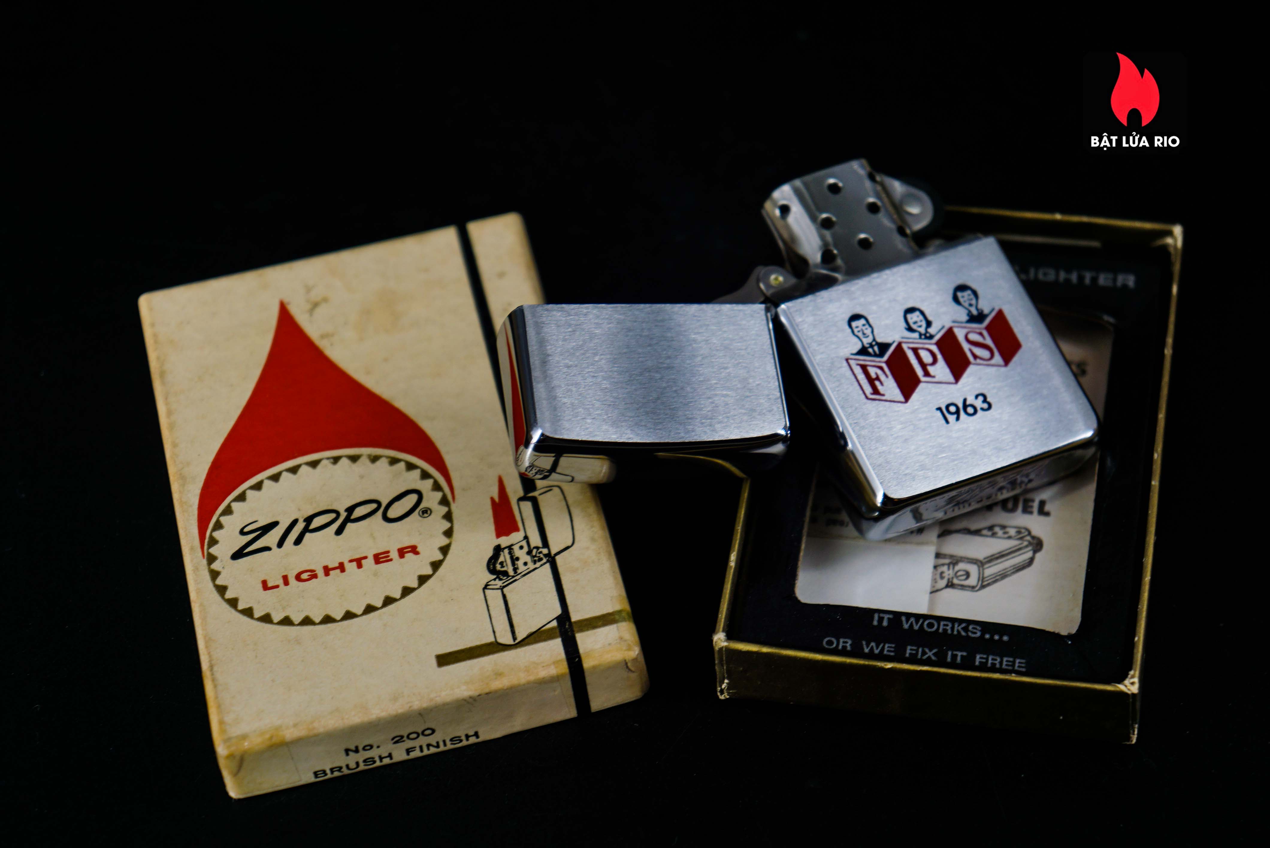 Zippo Xưa 1962 – Zippo With A Family Reading And "FPS"3