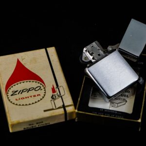 Zippo Xưa 1962 – Zippo With A Family Reading And "FPS" 4