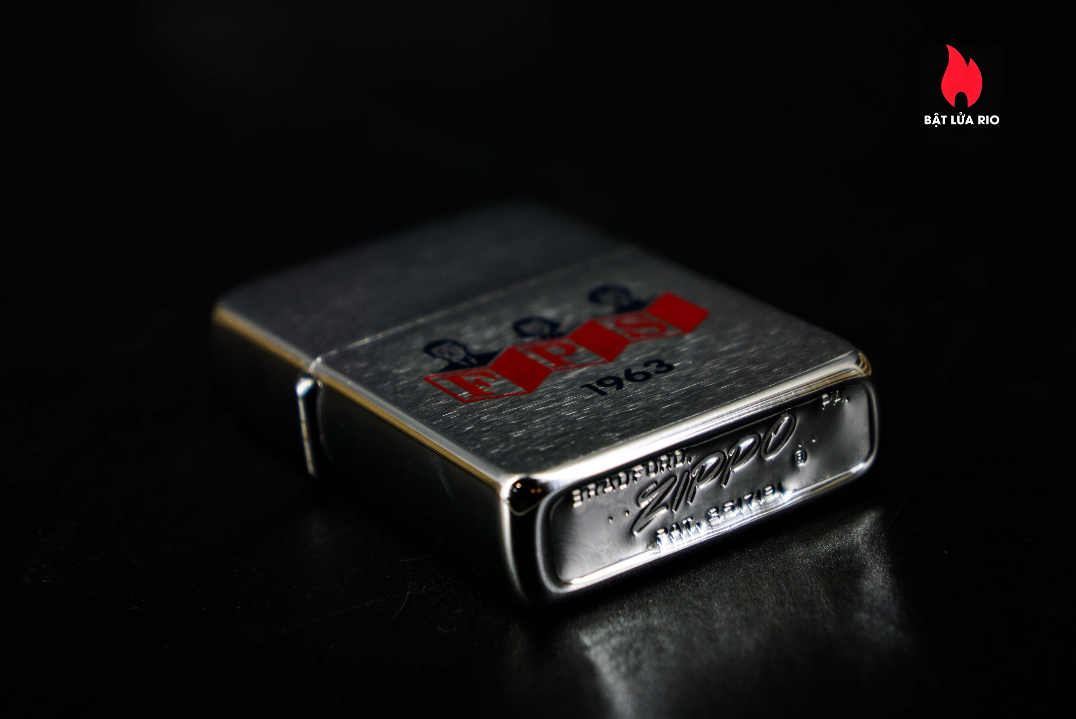 Zippo Xưa 1962 – Zippo With A Family Reading And "FPS" 7
