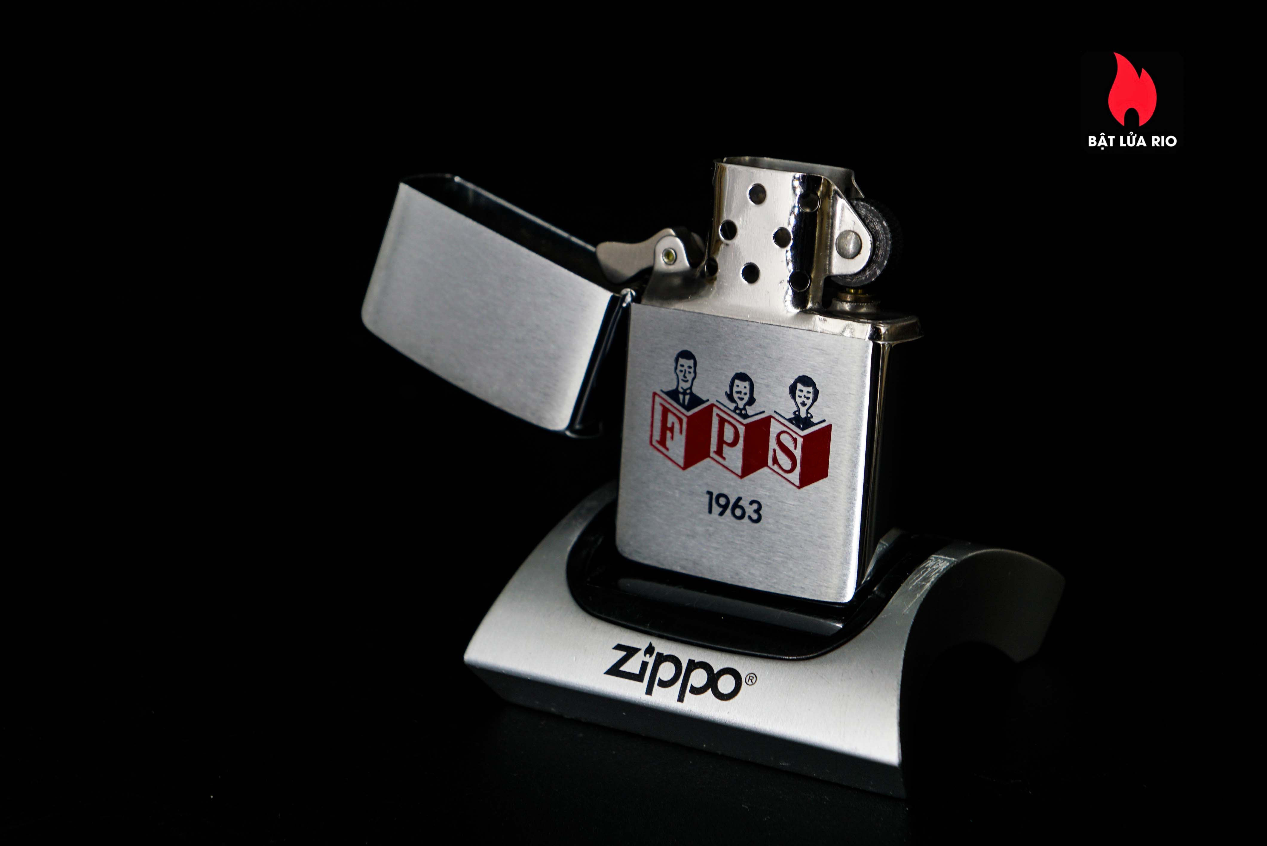 Zippo Xưa 1962 – Zippo With A Family Reading And "FPS" 9