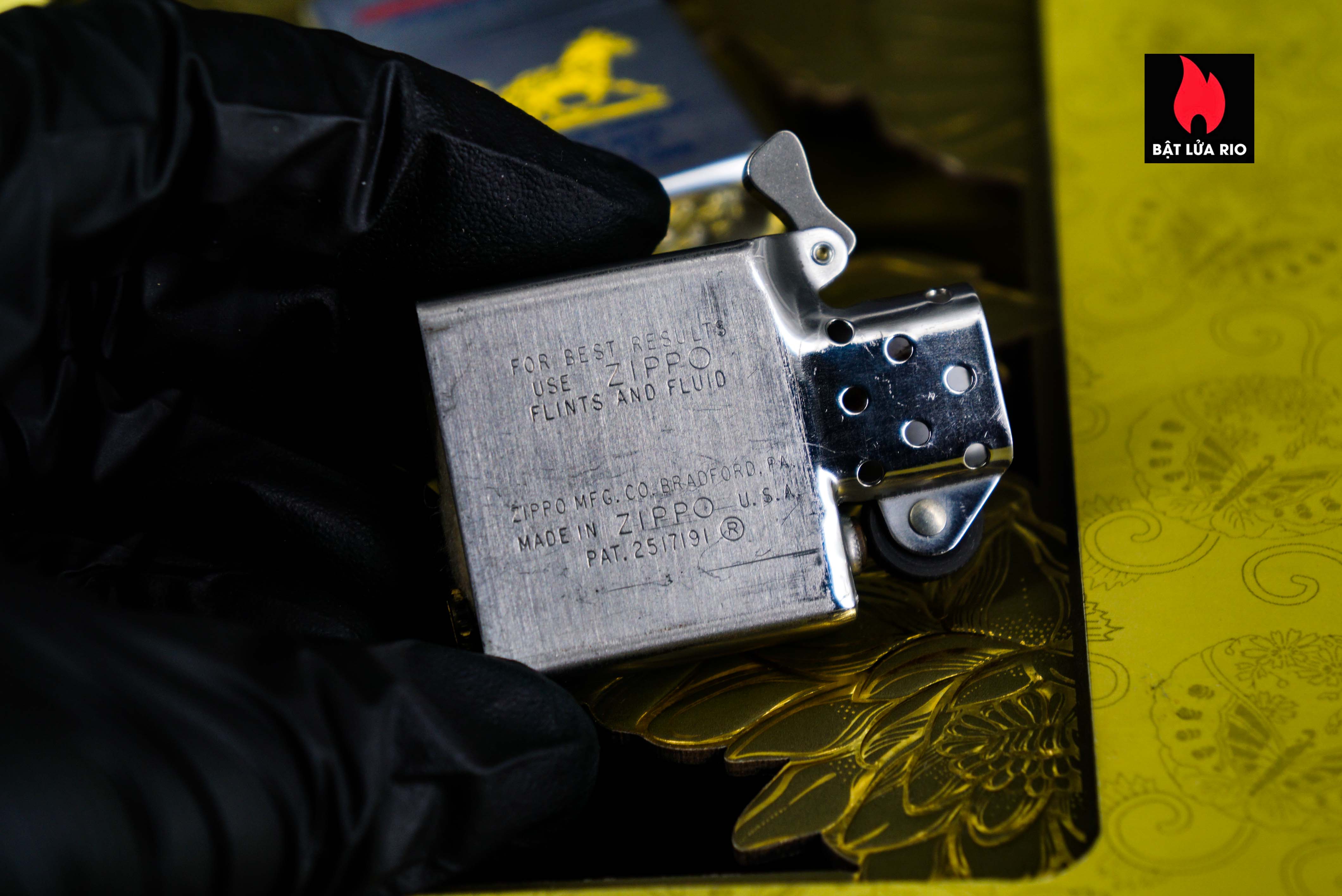 Zippo Xưa 1966 – Insurance for Horseman 46 Zippo Xưa 1966 – Insurance for Horseman 14