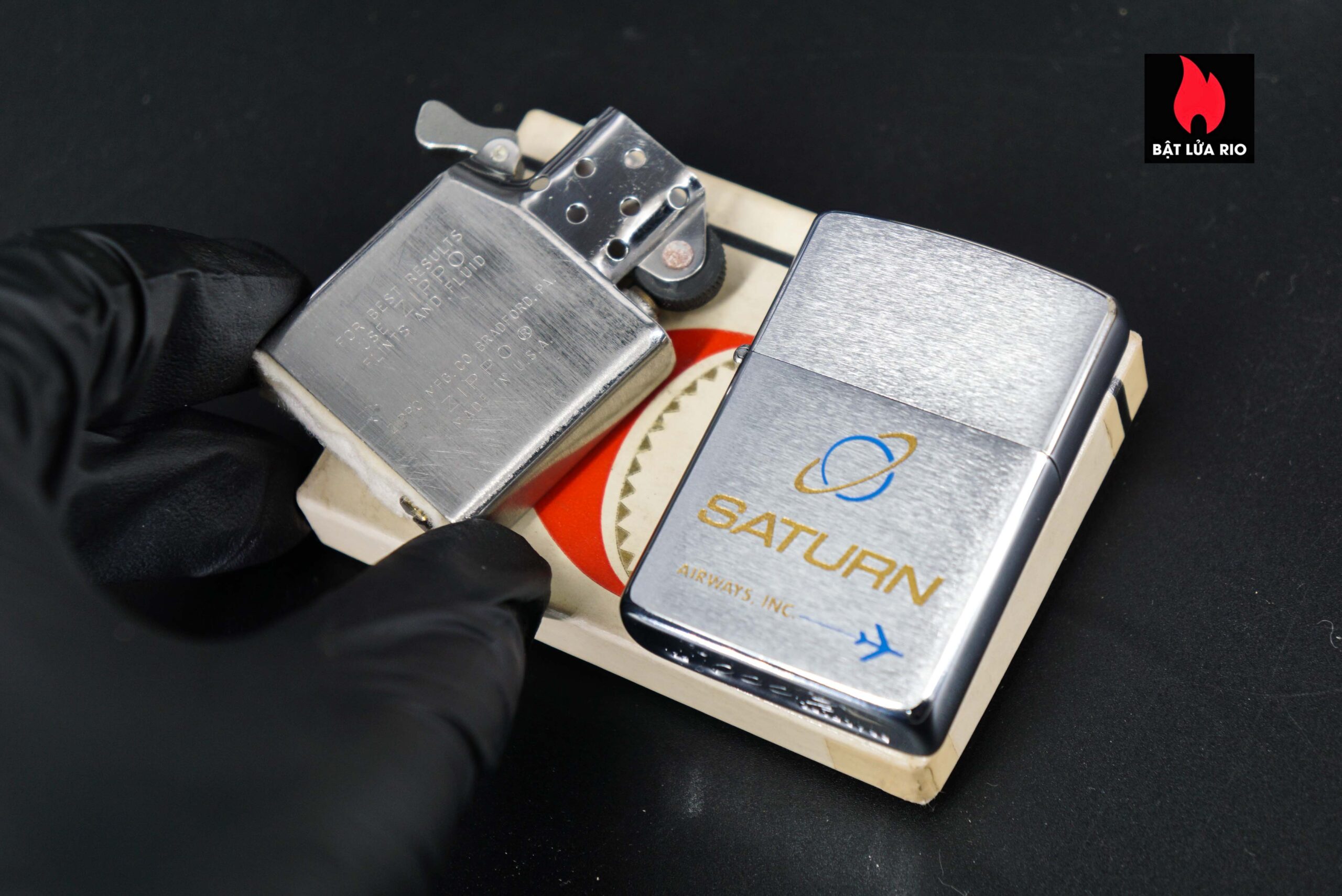 Zippo Xưa 1968 – Saturn Airways 28 Zippo Xưa 1968 – Saturn Airways 9