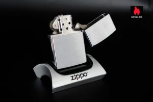 Zippo Xưa 1975 – Monter's Restaurant 10