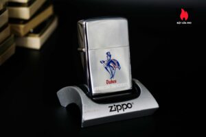 Zippo Xưa 1976 – Dukes Duquesne University